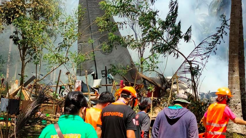 Philippine military plane crashes, 45 dead, 49 rescued 
