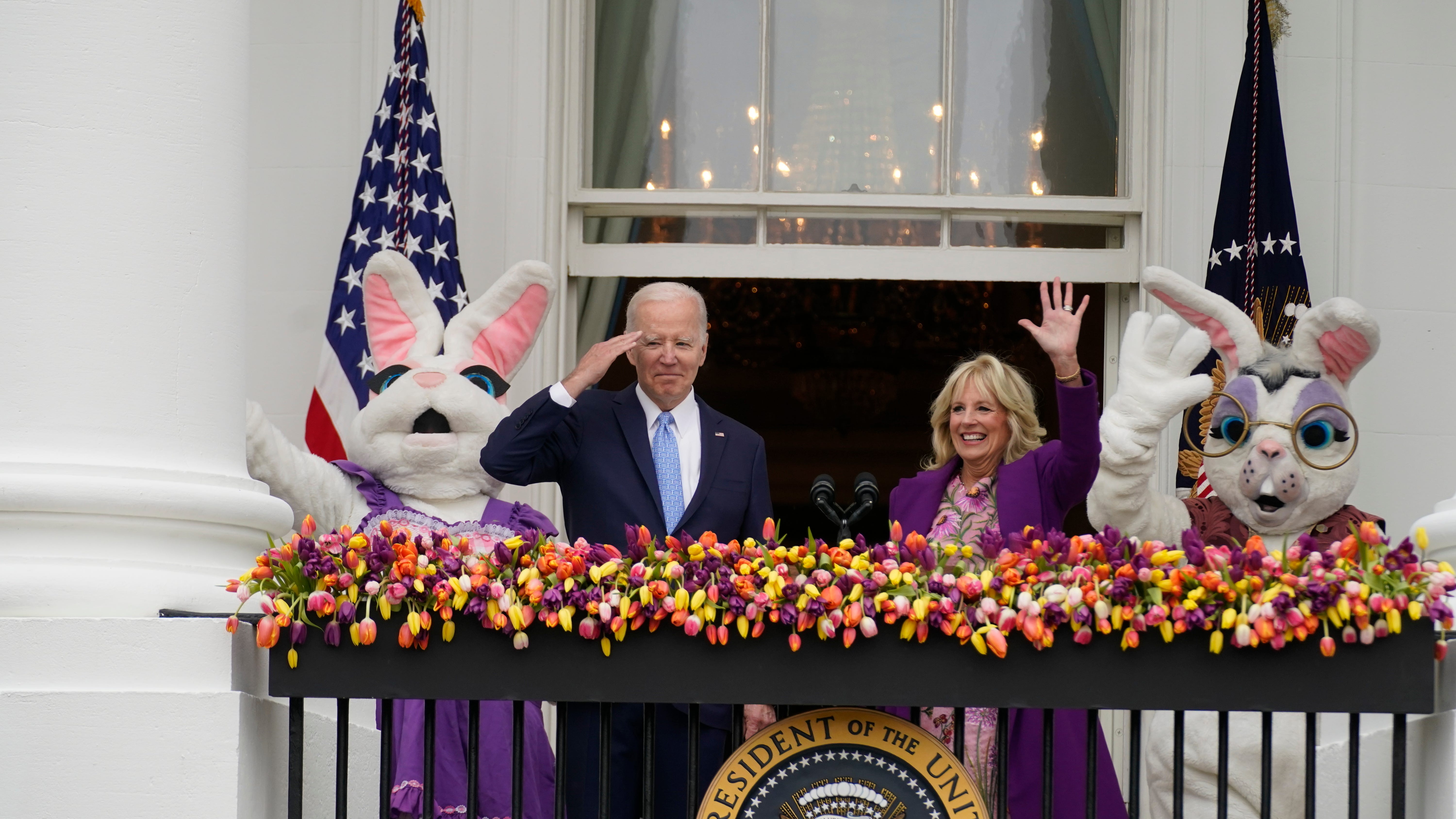 Rain dampens 1st White House Easter Egg Roll since 2019