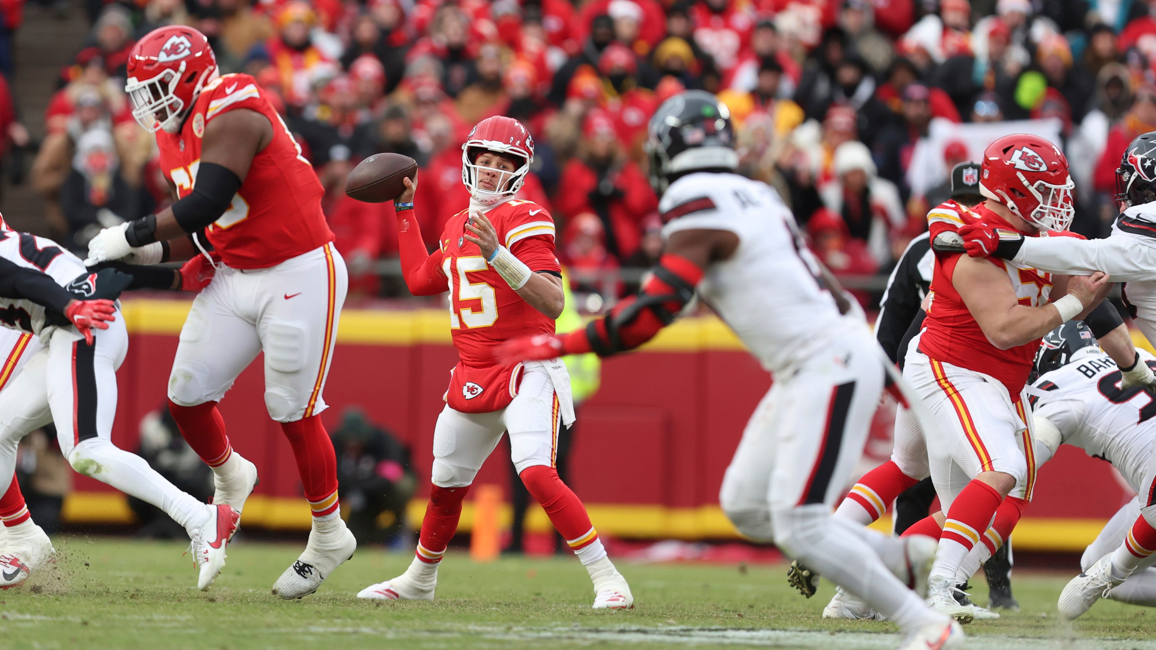 Mahomes and Kelce help Chiefs to a 23-14 win over Texans and another AFC title game trip
