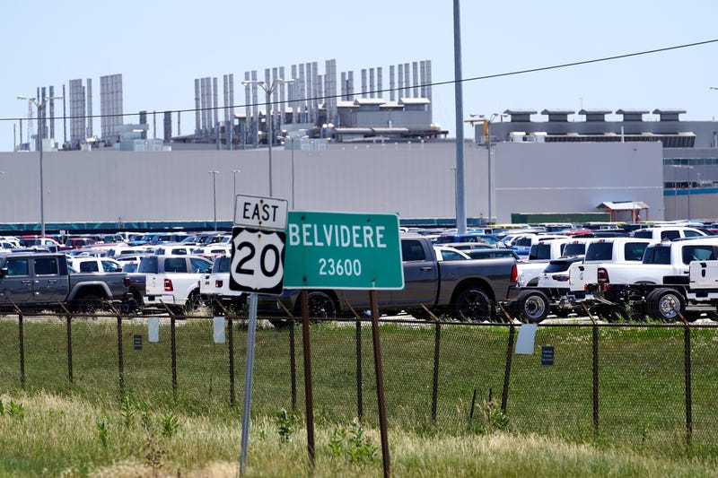 Auto Workers Tense Talks