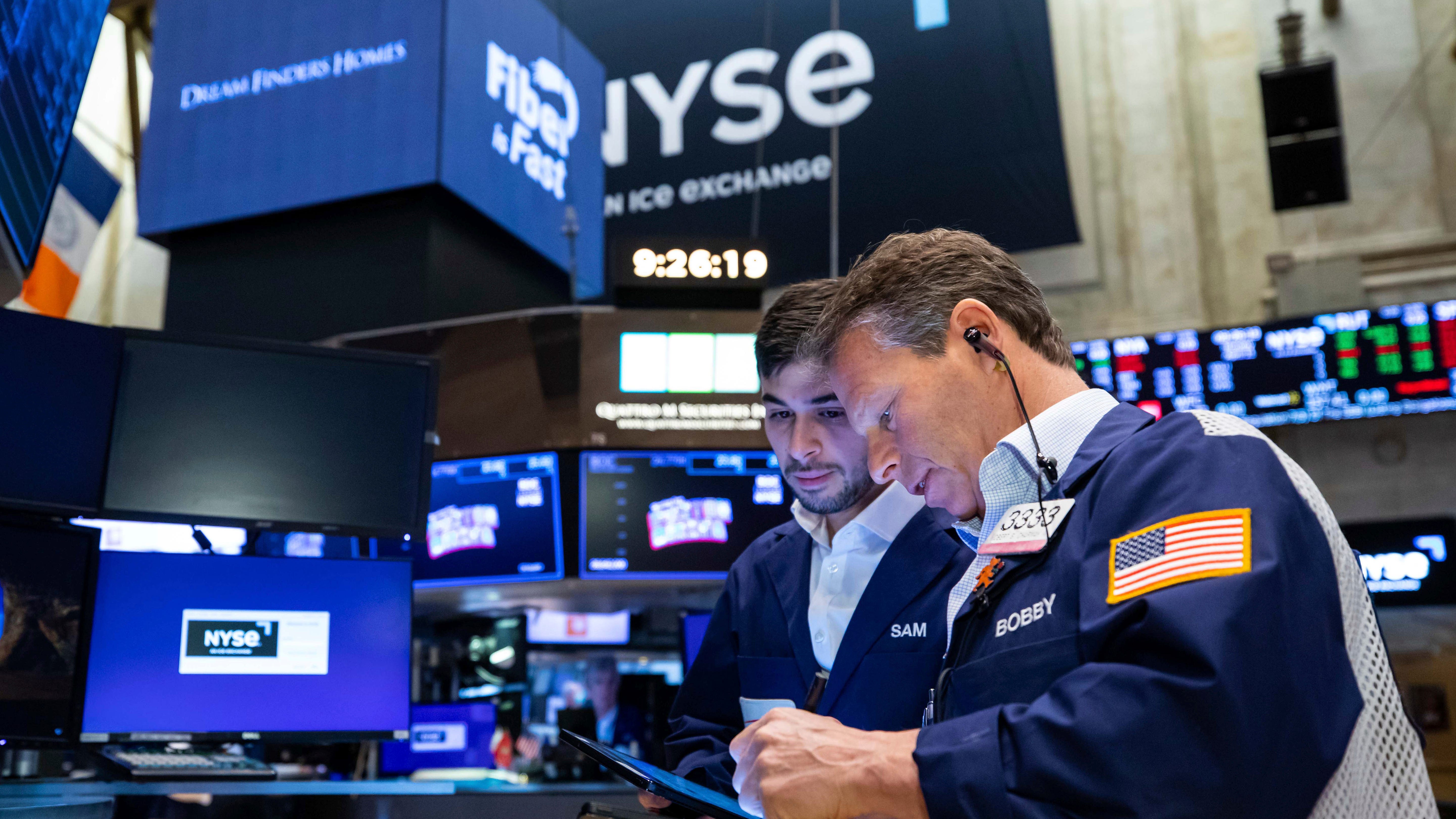 Stocks fall on Wall Street, led by slump in tech companies
