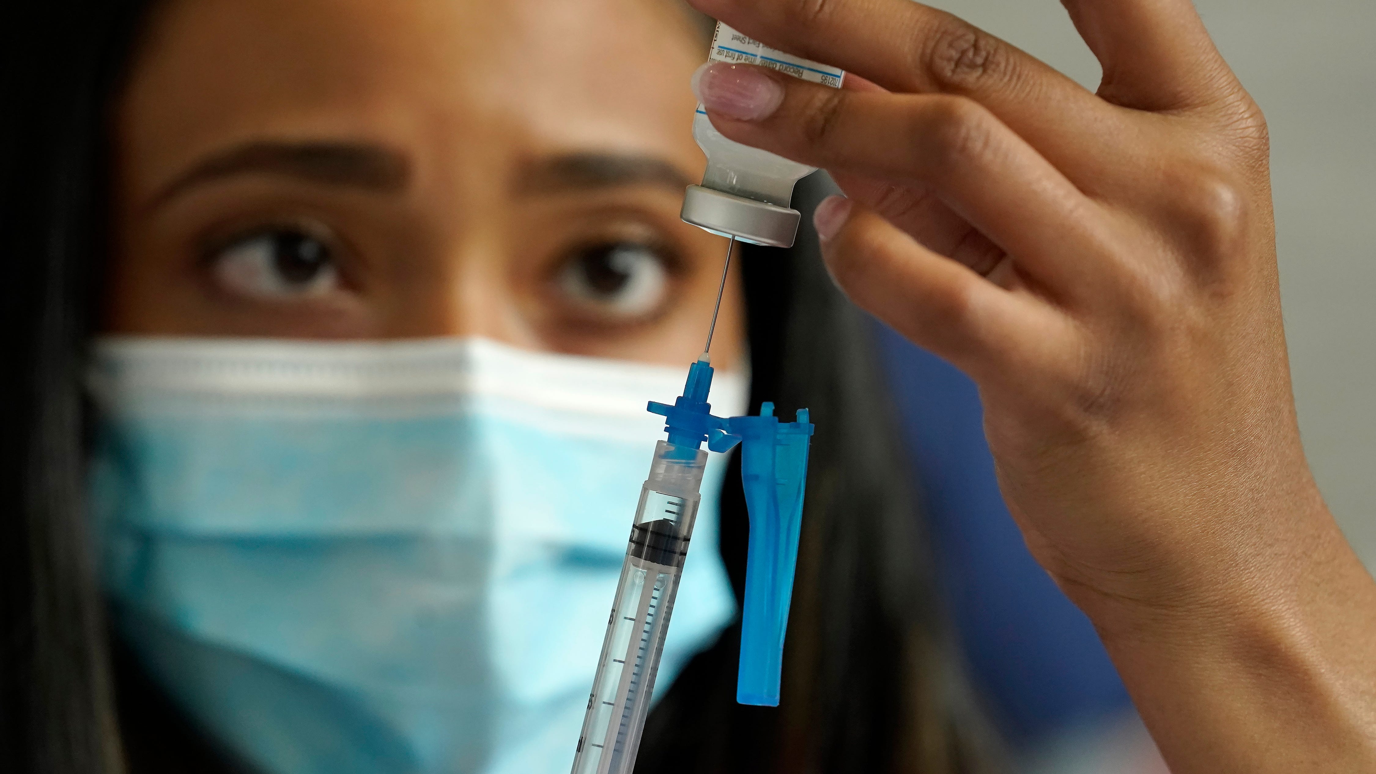 Experts: Benefits of COVID vaccine outweigh small heart risk