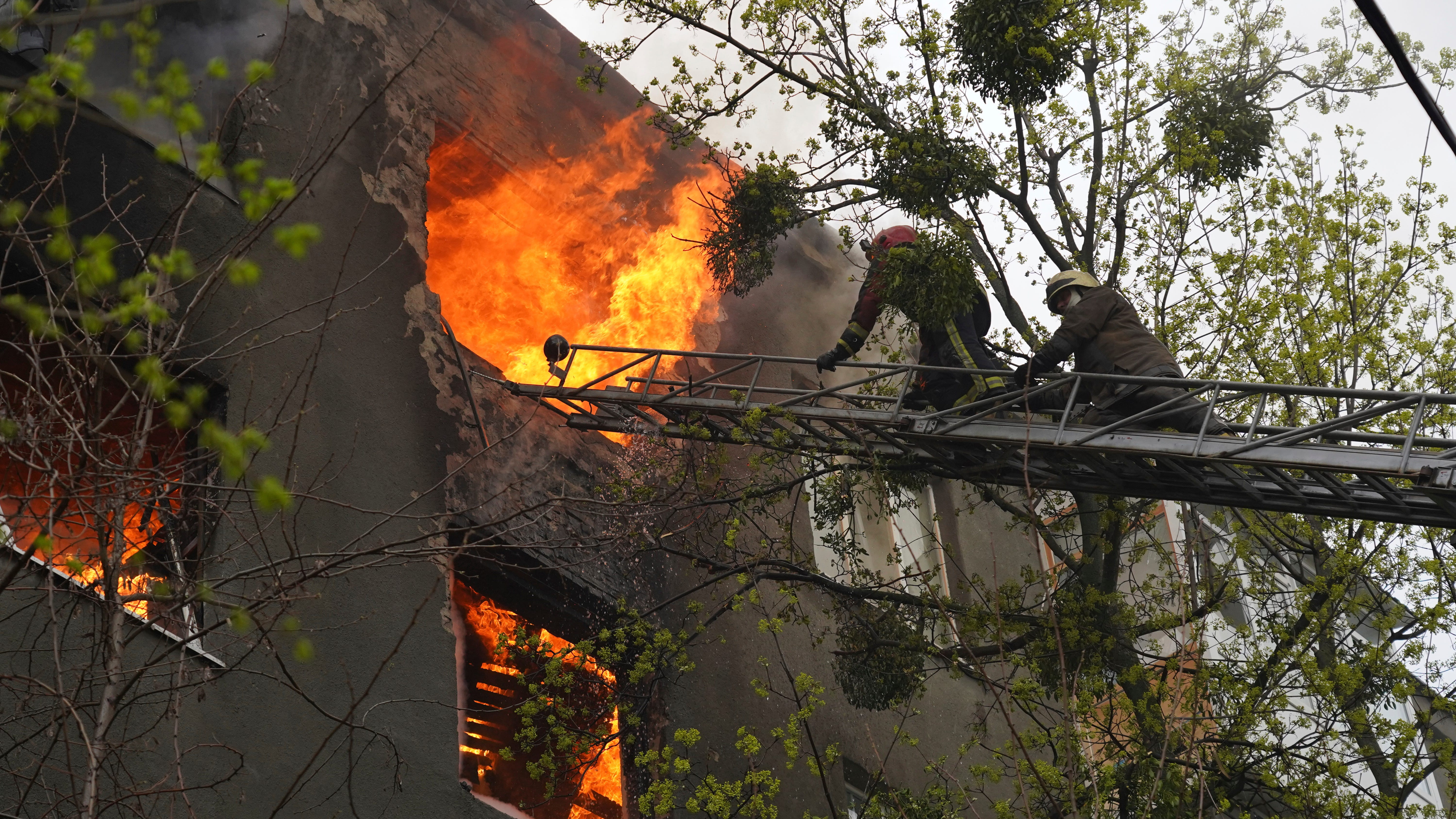 Ukrainian defenders in Mariupol defy surrender-or-die demand