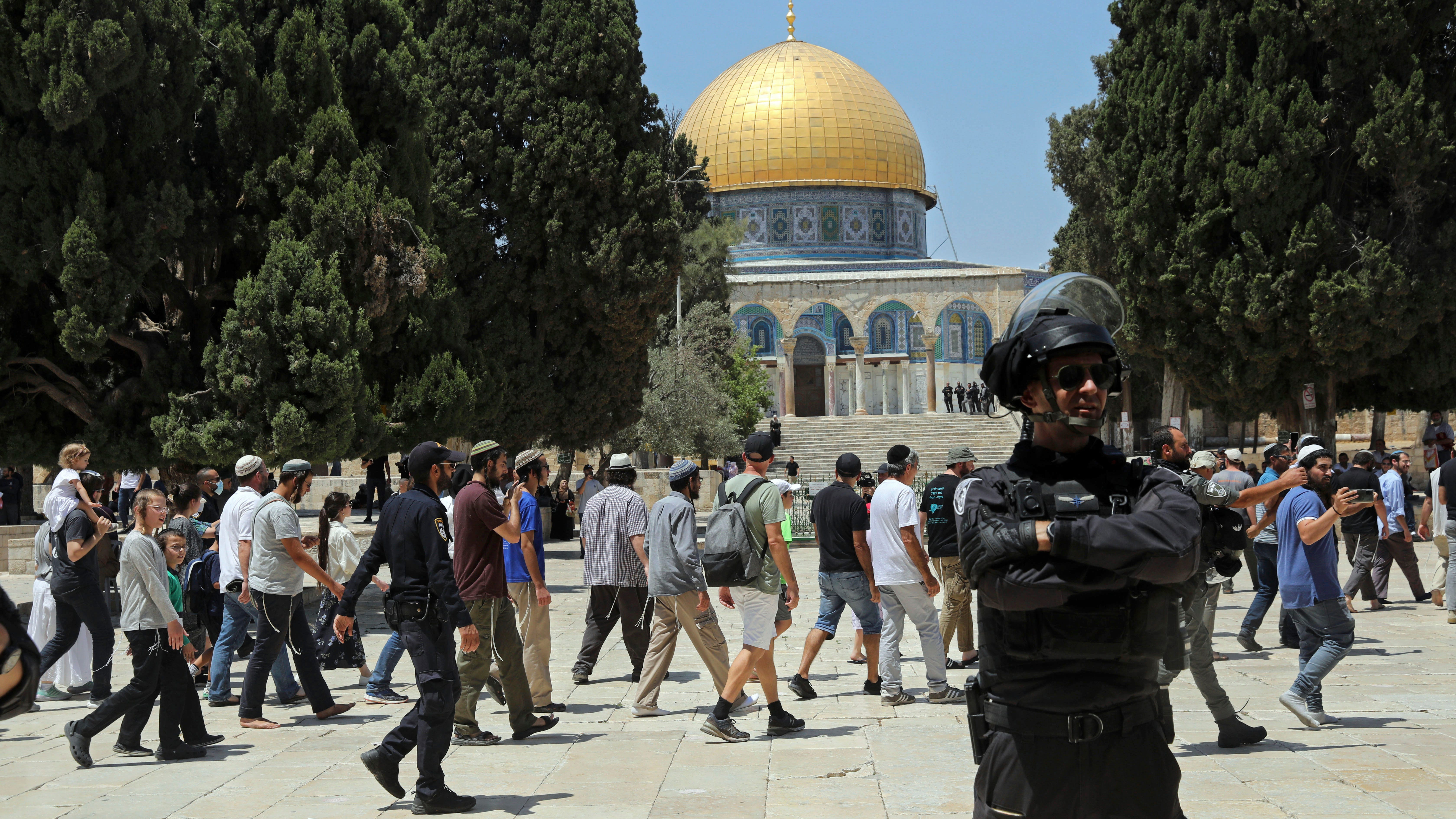 Hundreds of Jews visit contested holy site in Jerusalem 