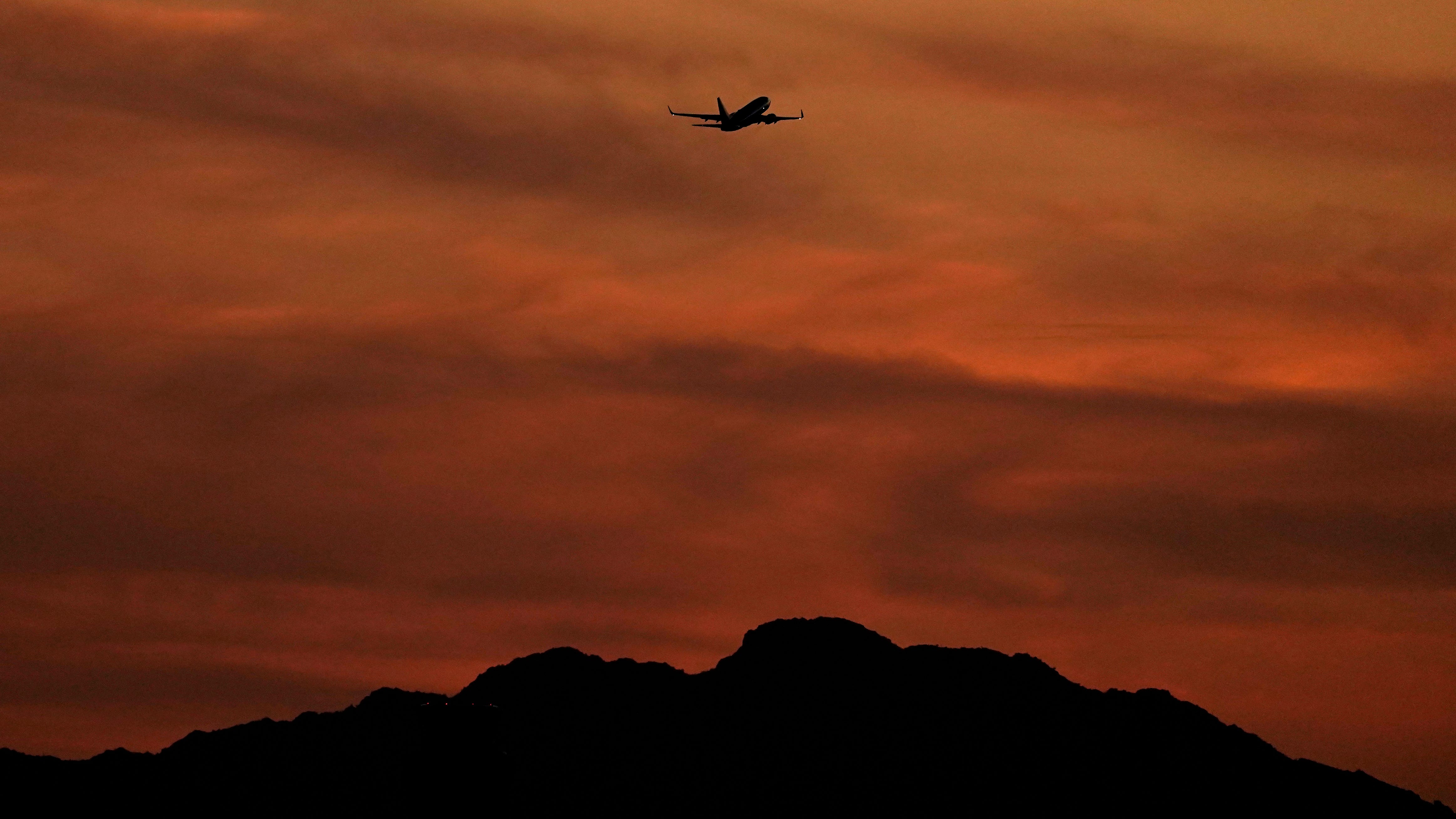 Airlines cancel more than 3,500 US flights over weekend