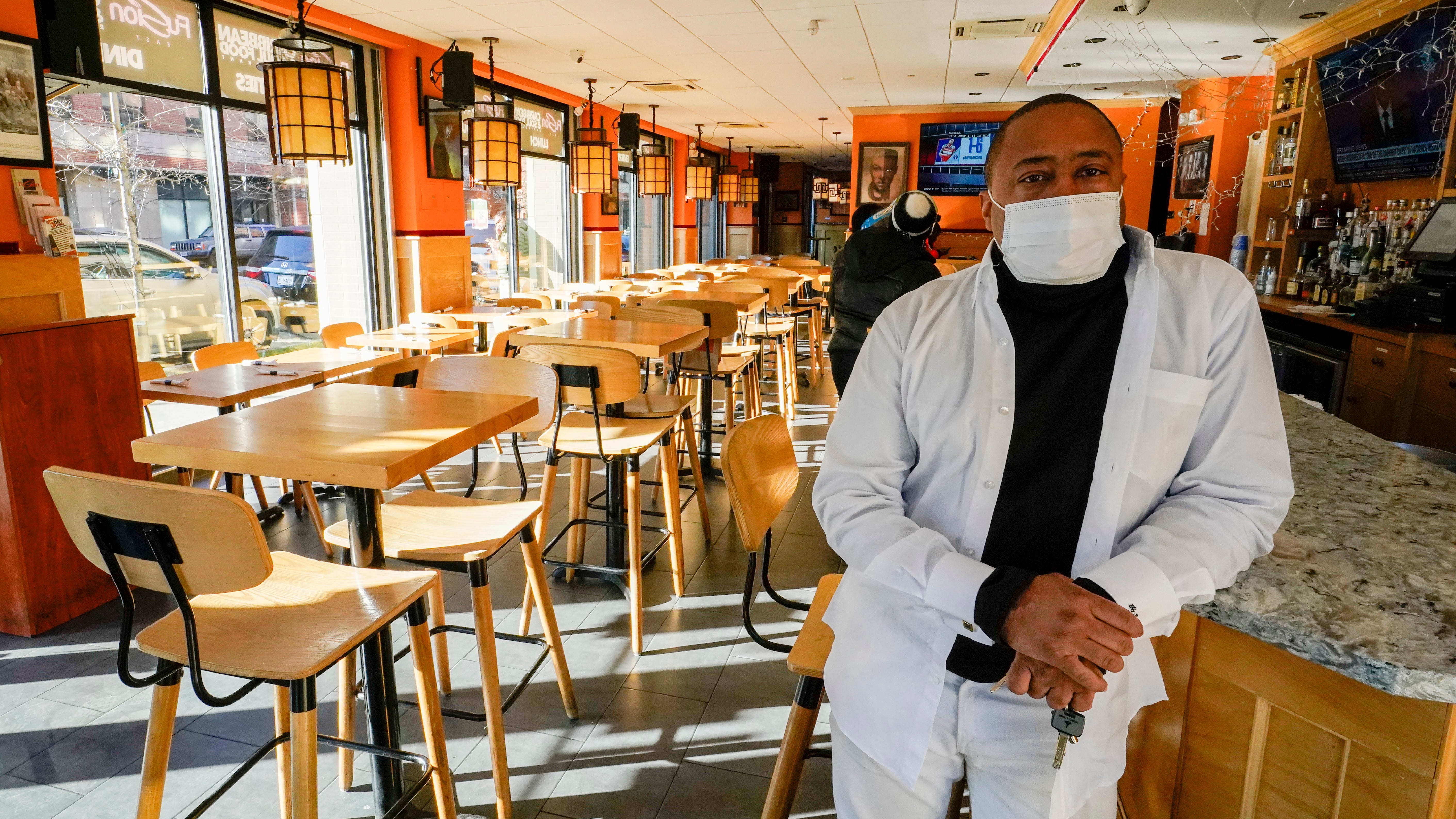 US unemployment claims jump to 965,000 as virus takes toll