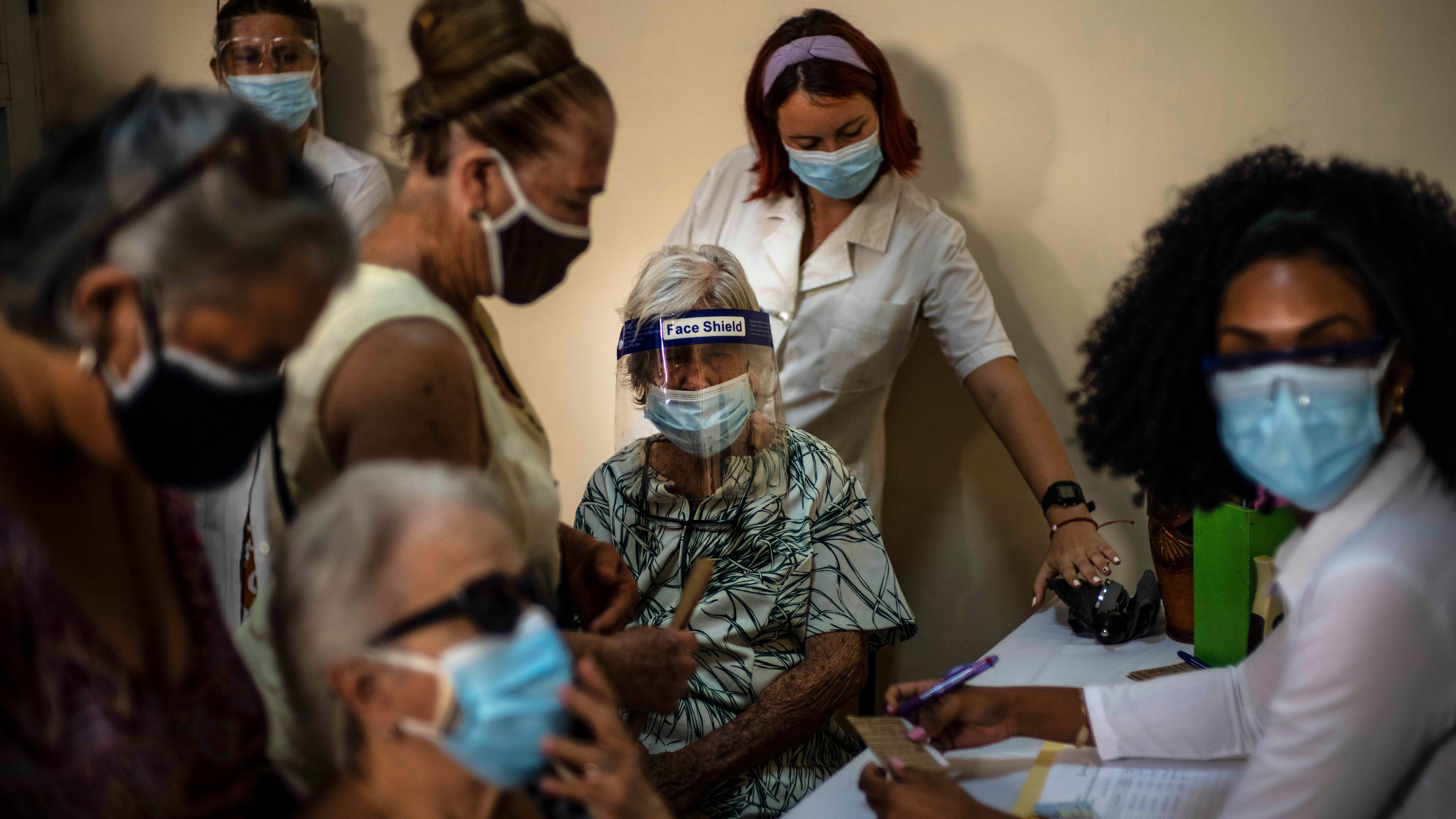 Virus slams Cuba as it races to roll out its new vaccines