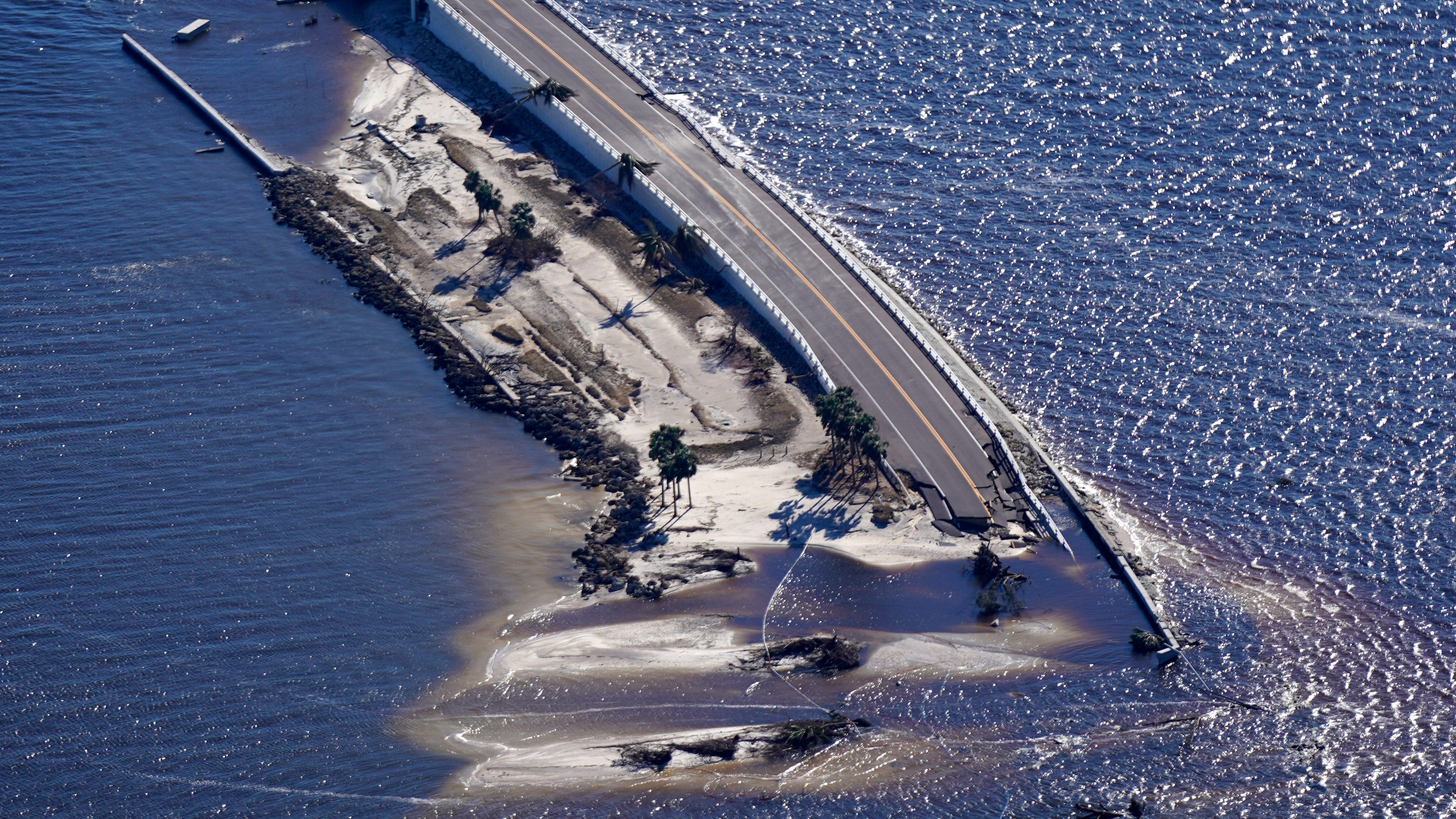 US: Federal aid to Florida for Hurricane Ian tops $2B
