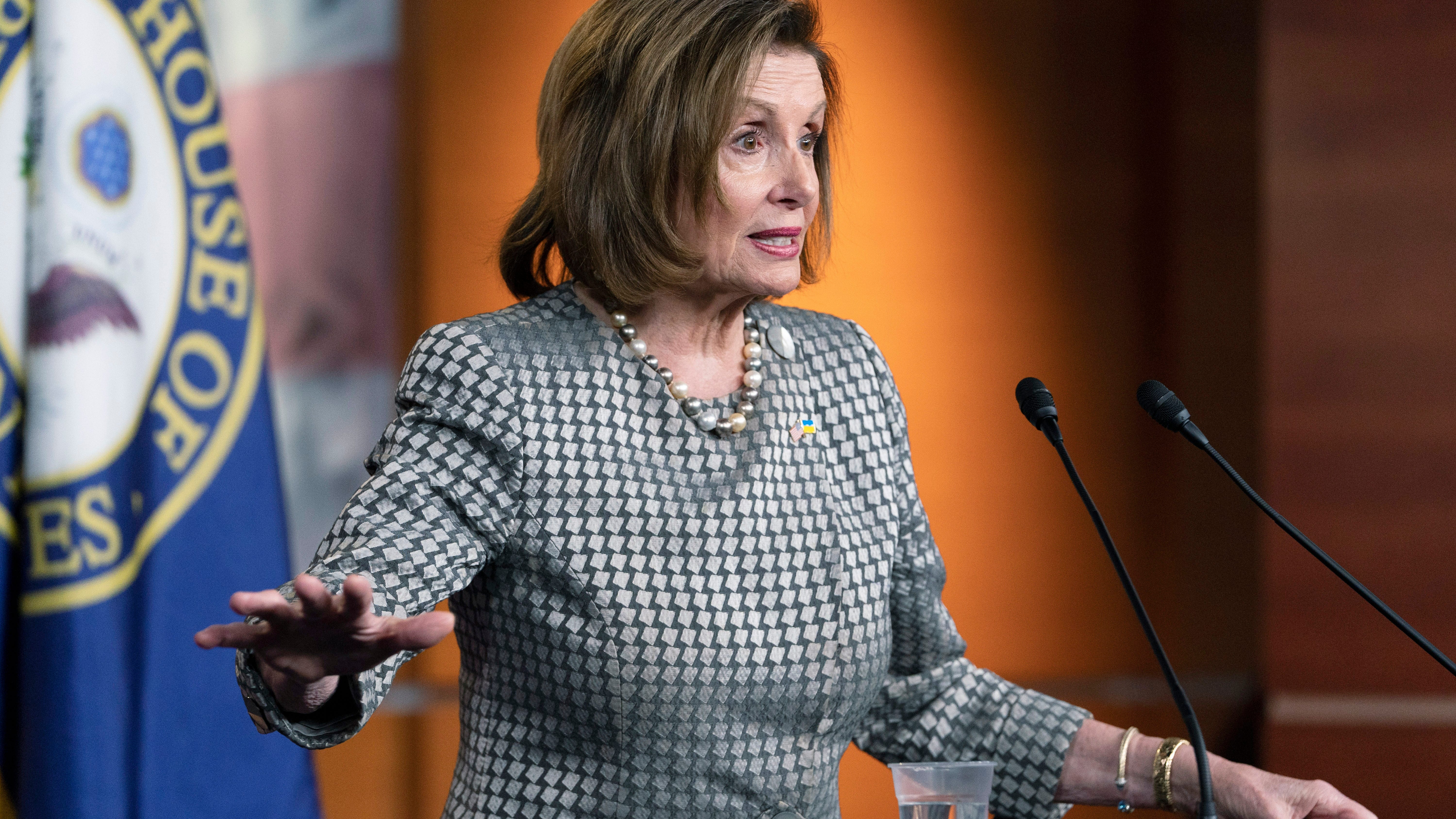 Dems drop COVID-19 funds, clear way for OK of Ukraine aid