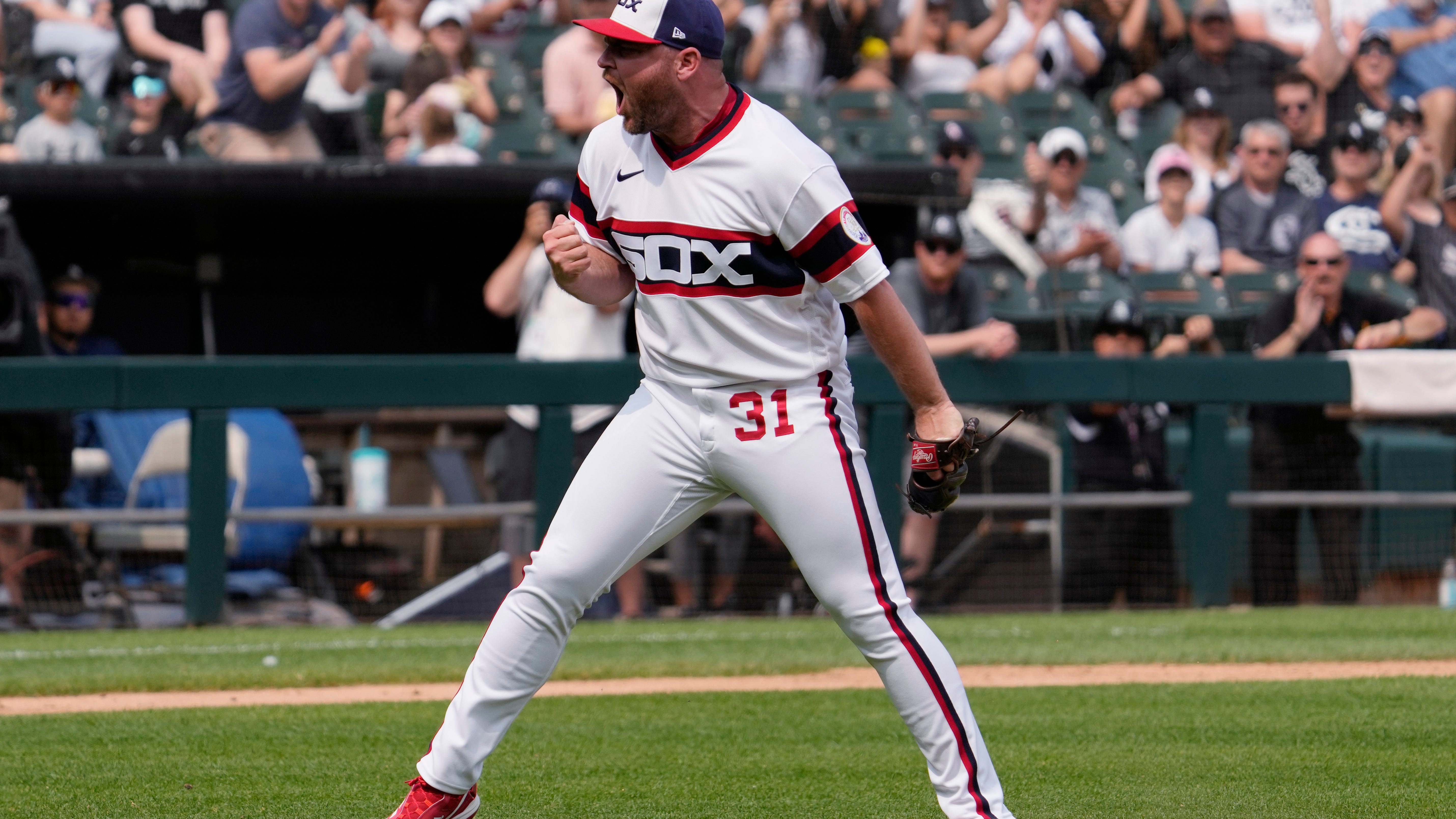 Hendriks gets win on Burger slam, White Sox beat Tigers 6-2 for 3-game sweep