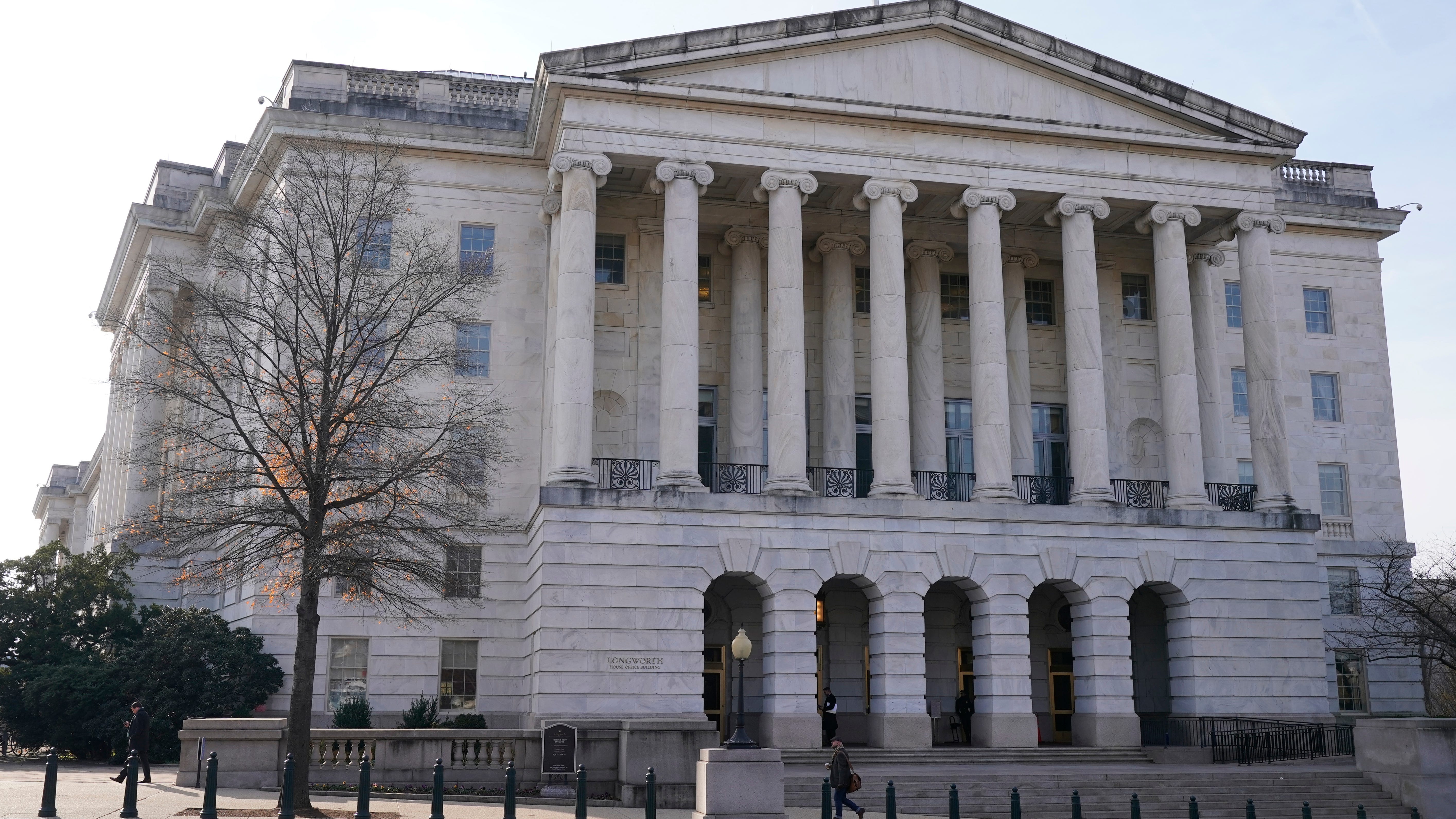 Congressional staffer with gun in bag causes brief lockdown
