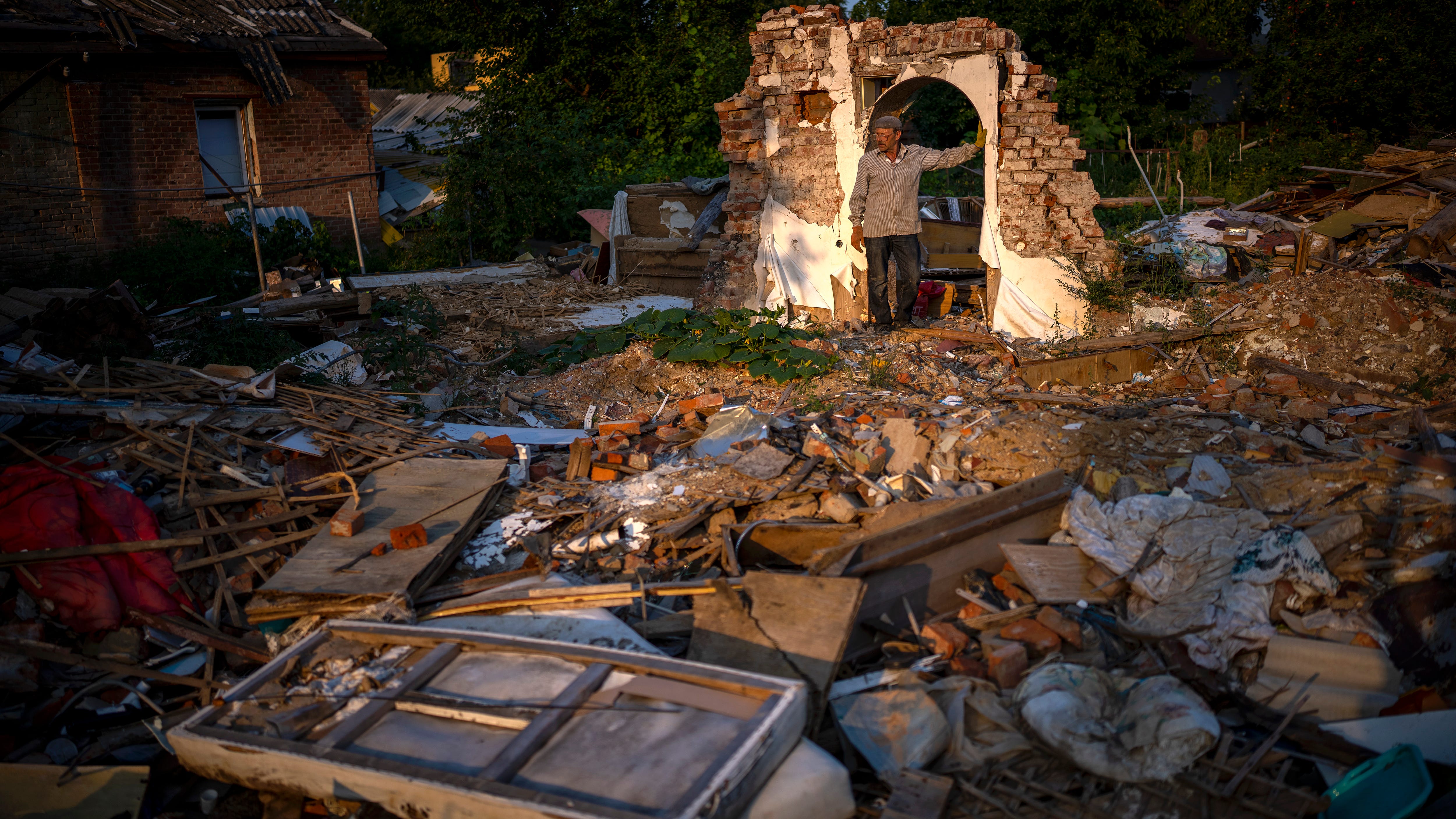 Heavy fighting rages in Ukraine's Russian-occupied south