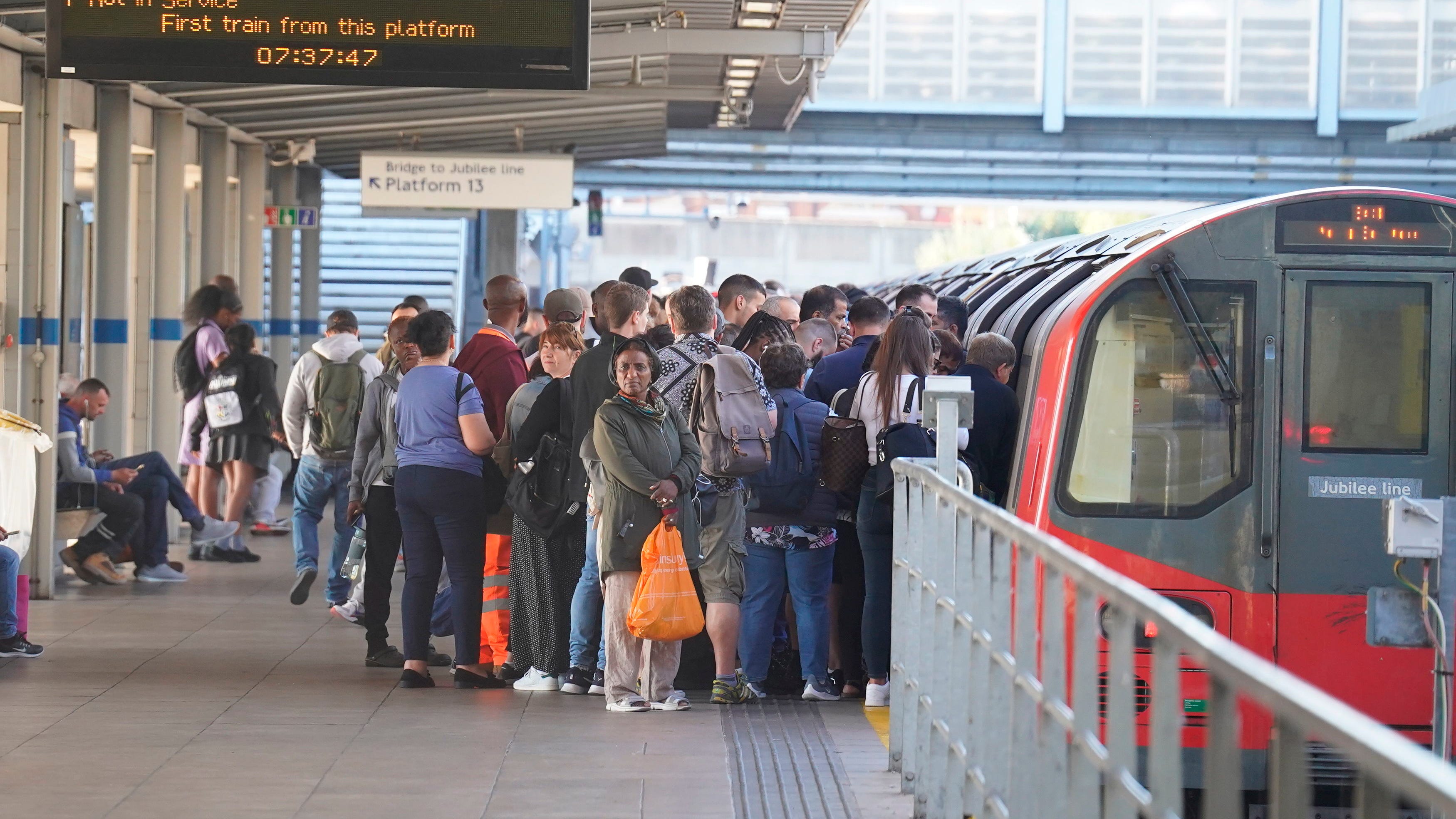 UK to see 2nd national rail strike after talks hit stalemate