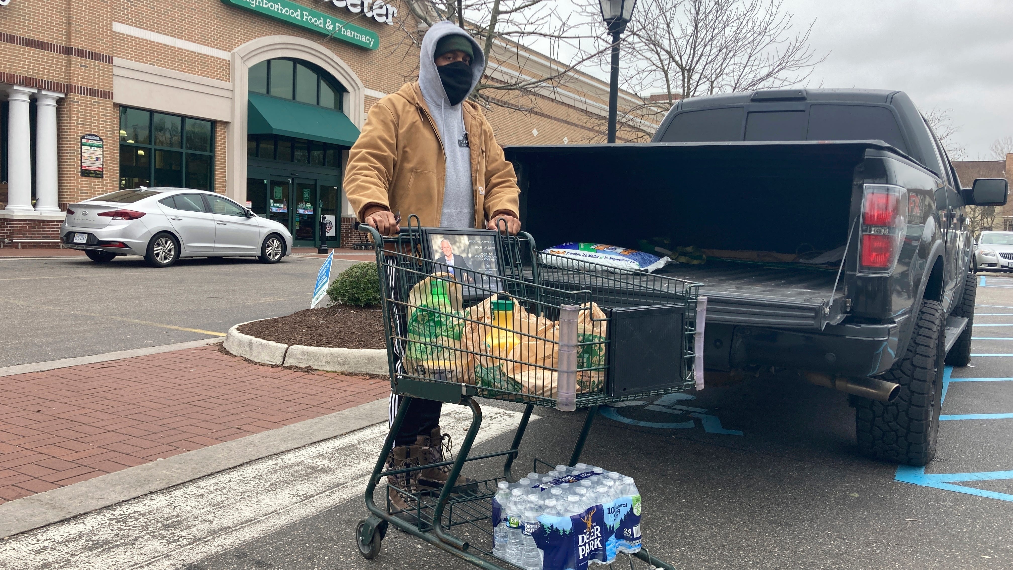 Rare blast of snow, ice takes aim at Southeast US coast 