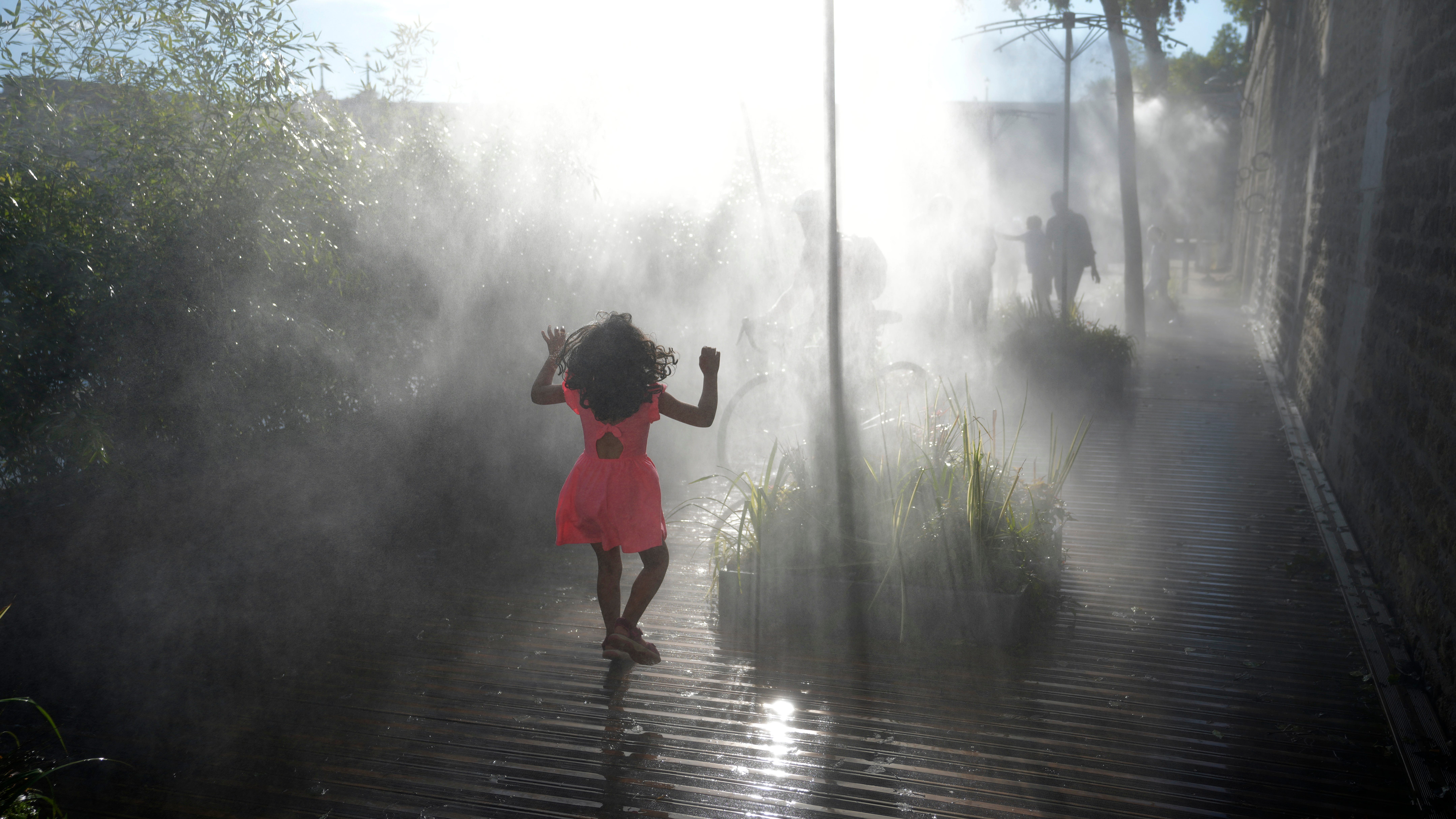 France's 2nd heat wave of the year leaves Paris sweltering