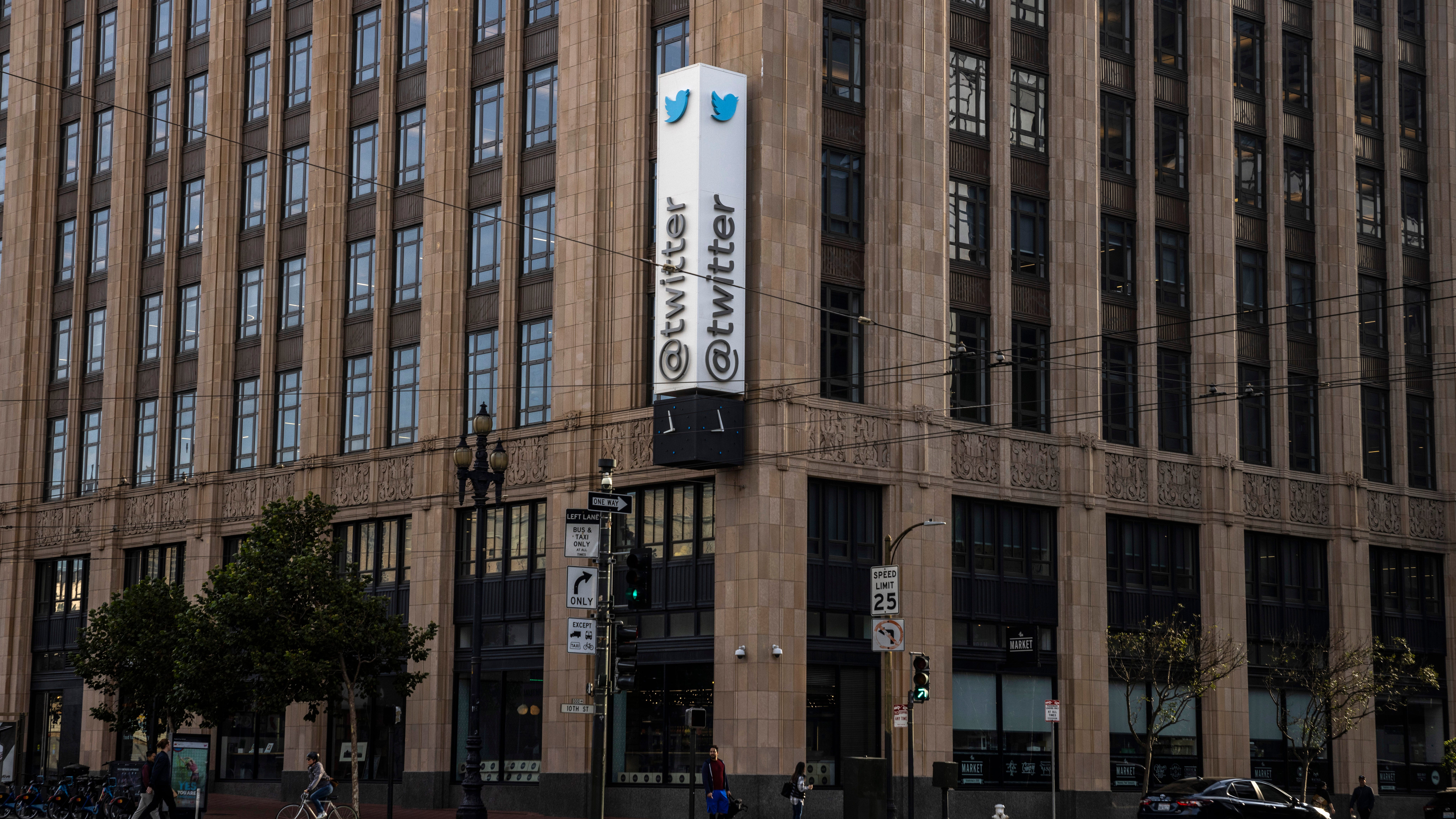 Musk says he expects to find a new Twitter CEO "over time"