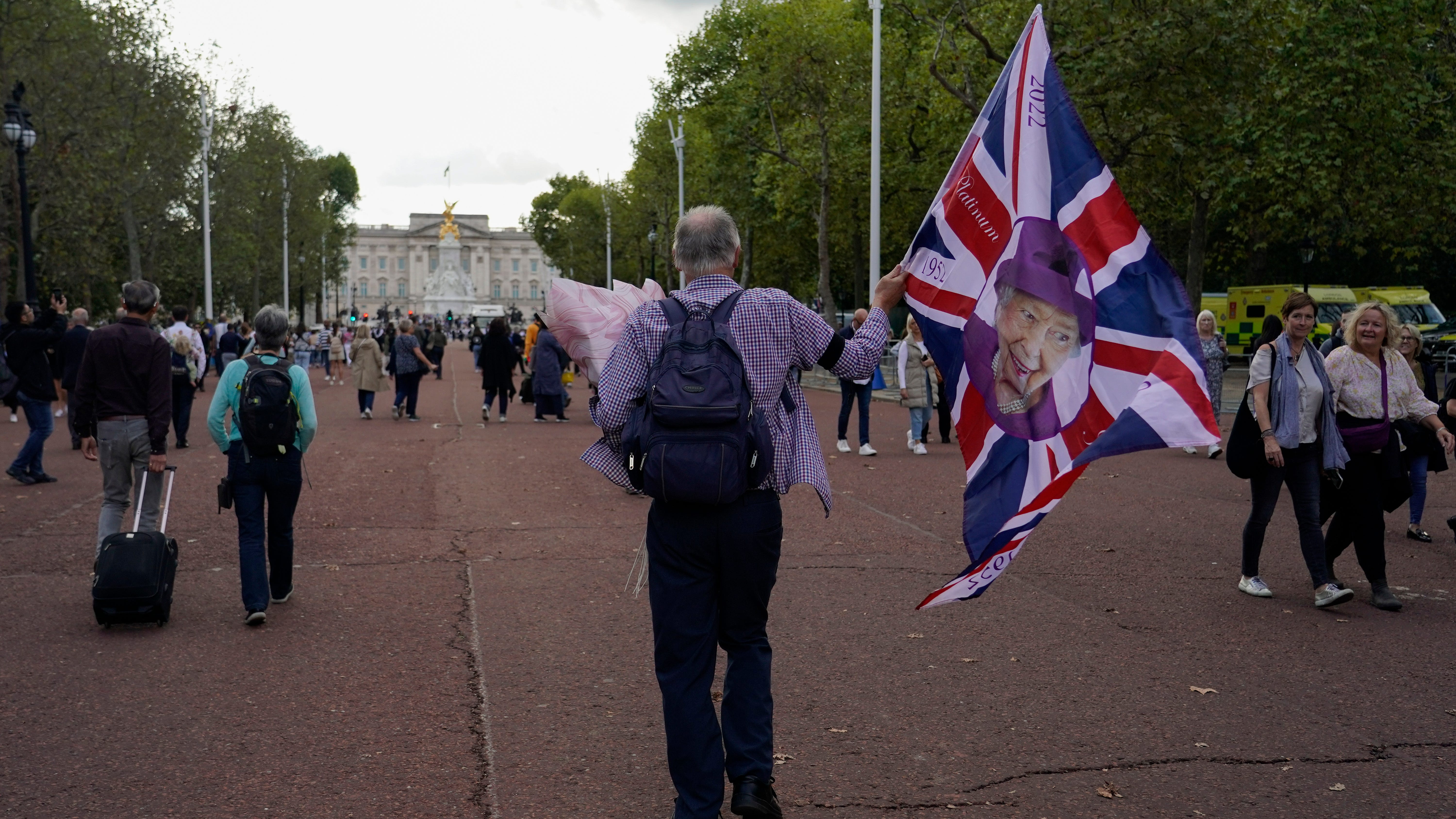 Live updates: Charles back in London as king; queen mourned