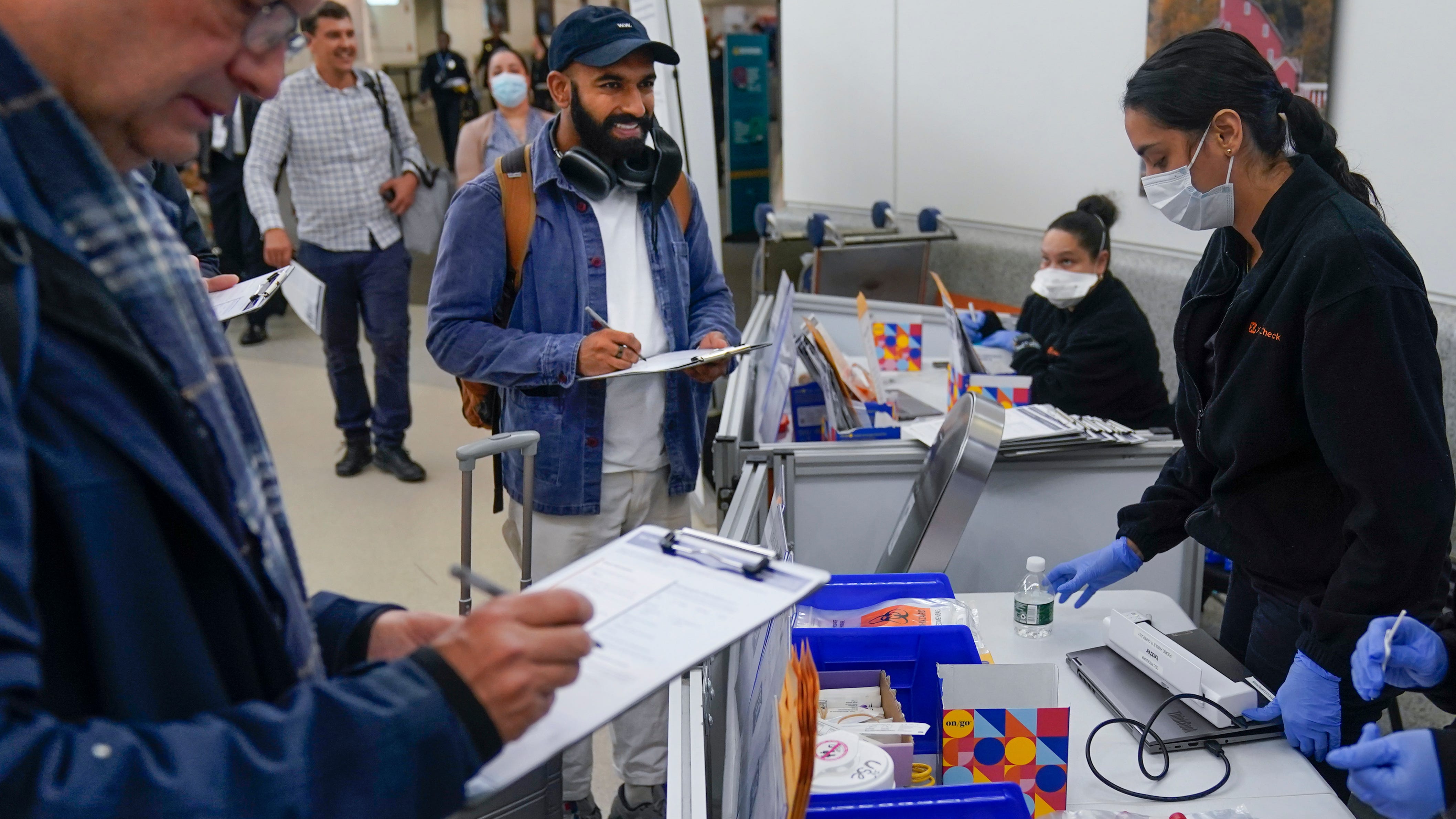 As COVID surges in China, US begins testing more travelers