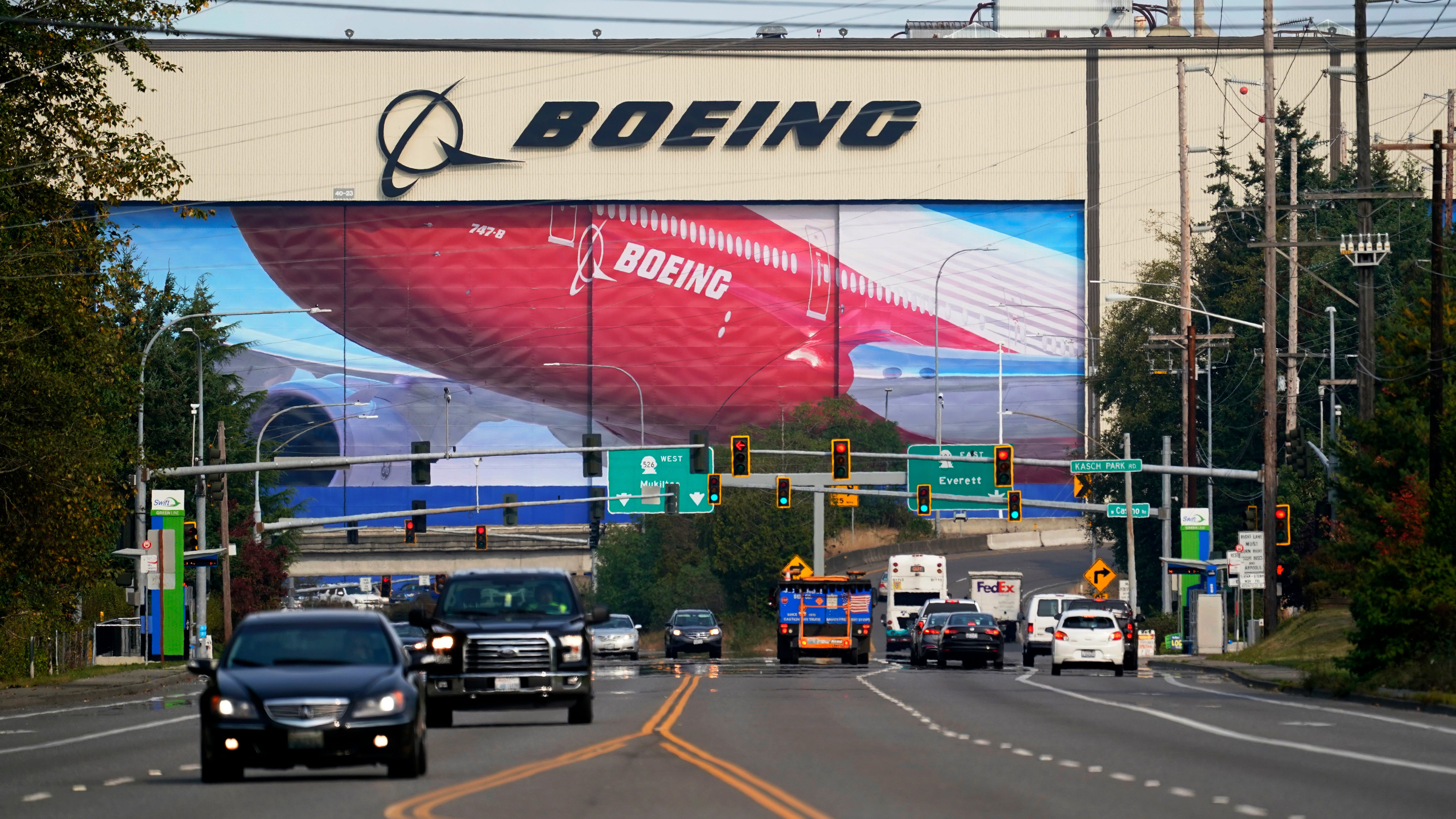 Boeing drops COVID-19 requirement for US employees