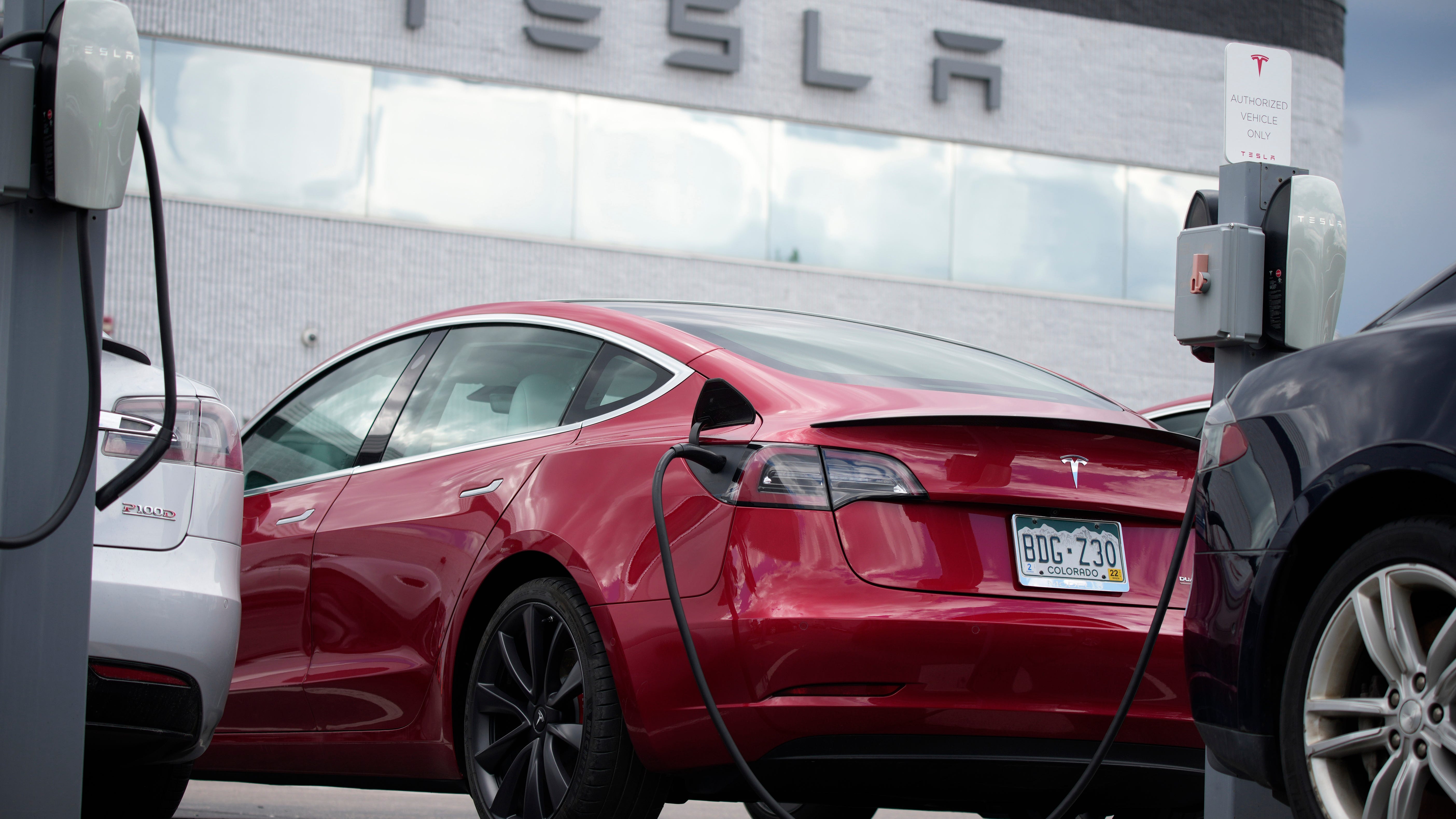 Teslas with Autopilot a step closer to recall after wrecks