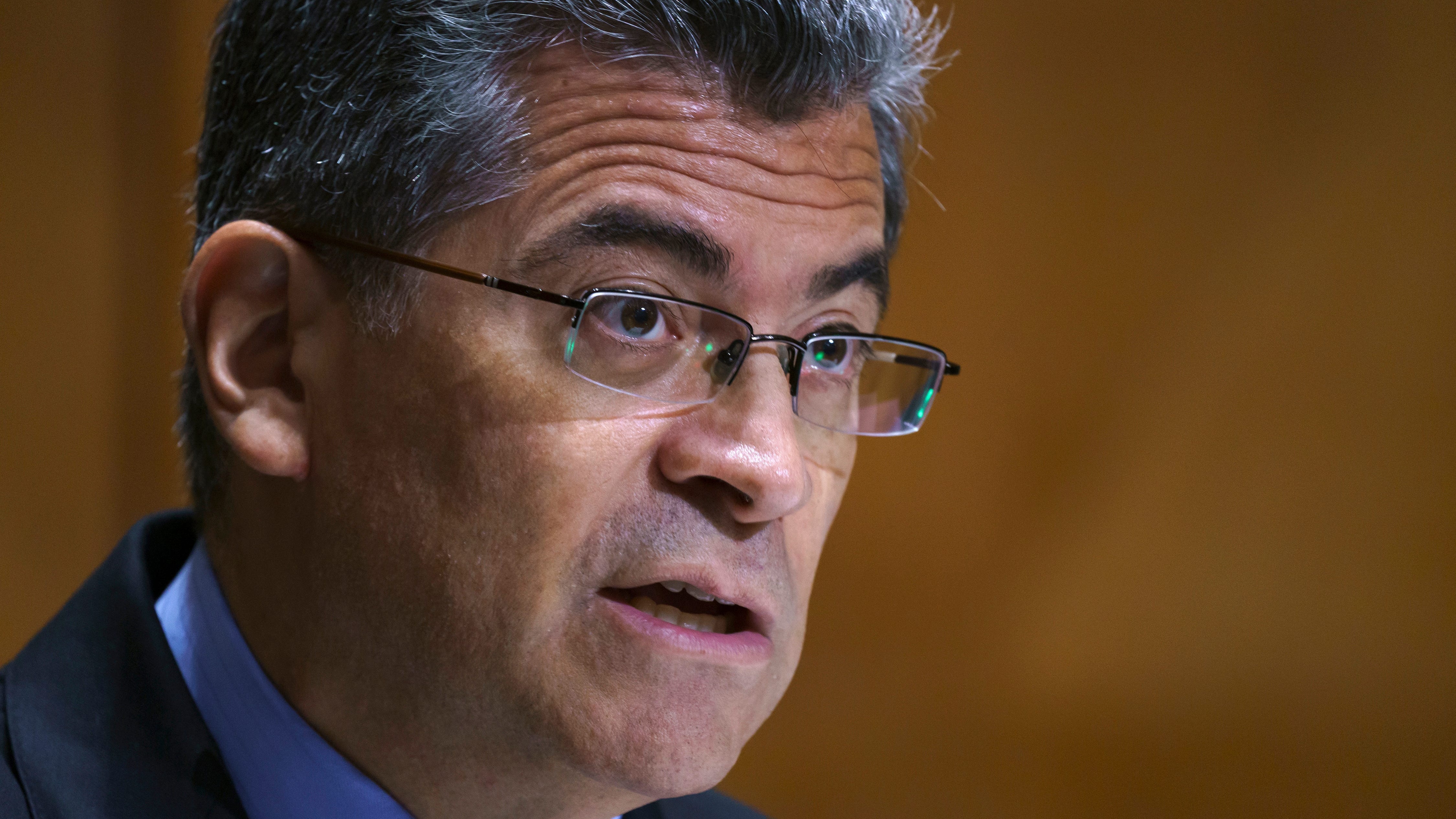 HHS joins vaccine trend, orders shots for its health workers