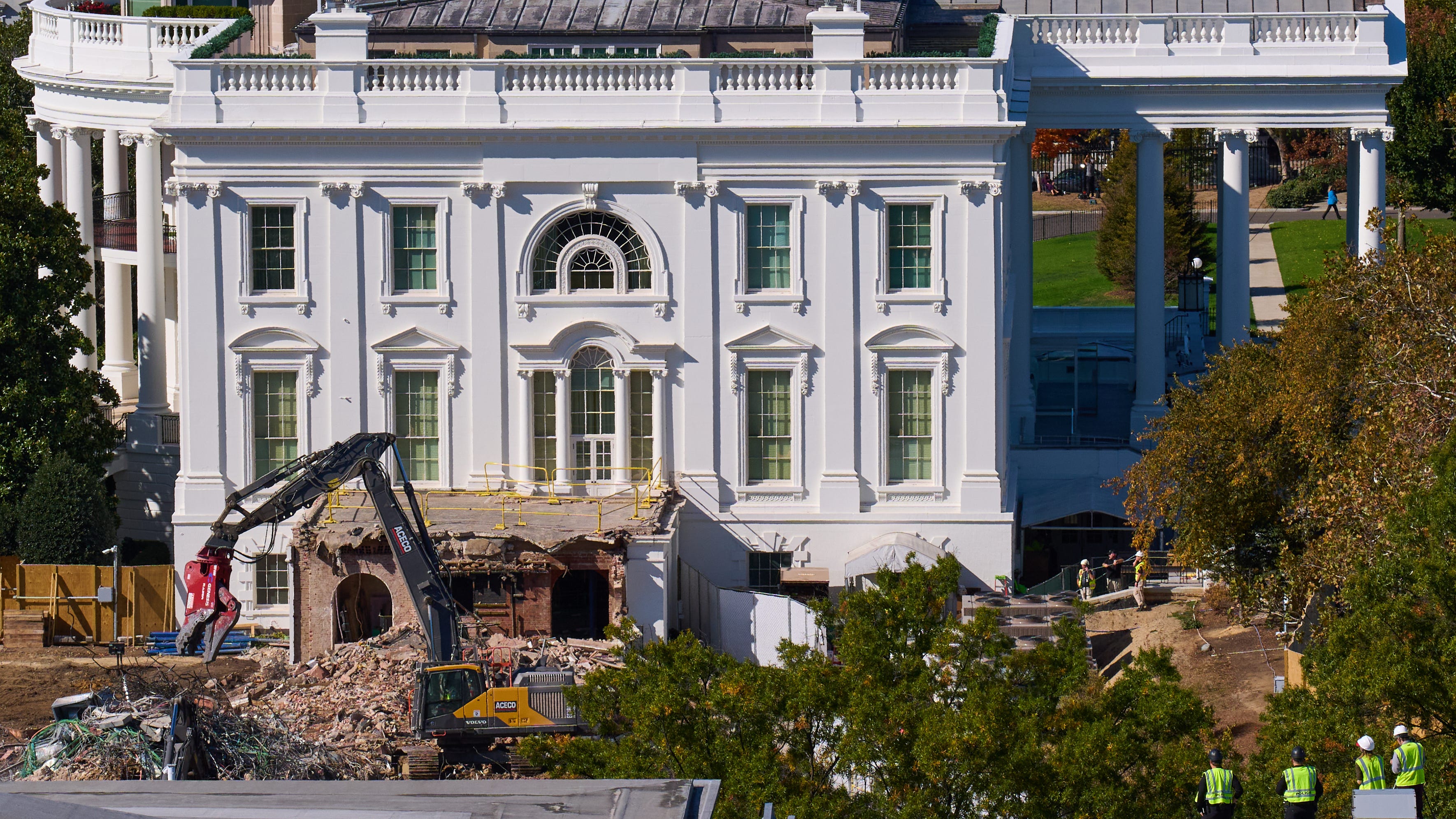 White House East Wing demolished as Trump moves forward with ballroom plans