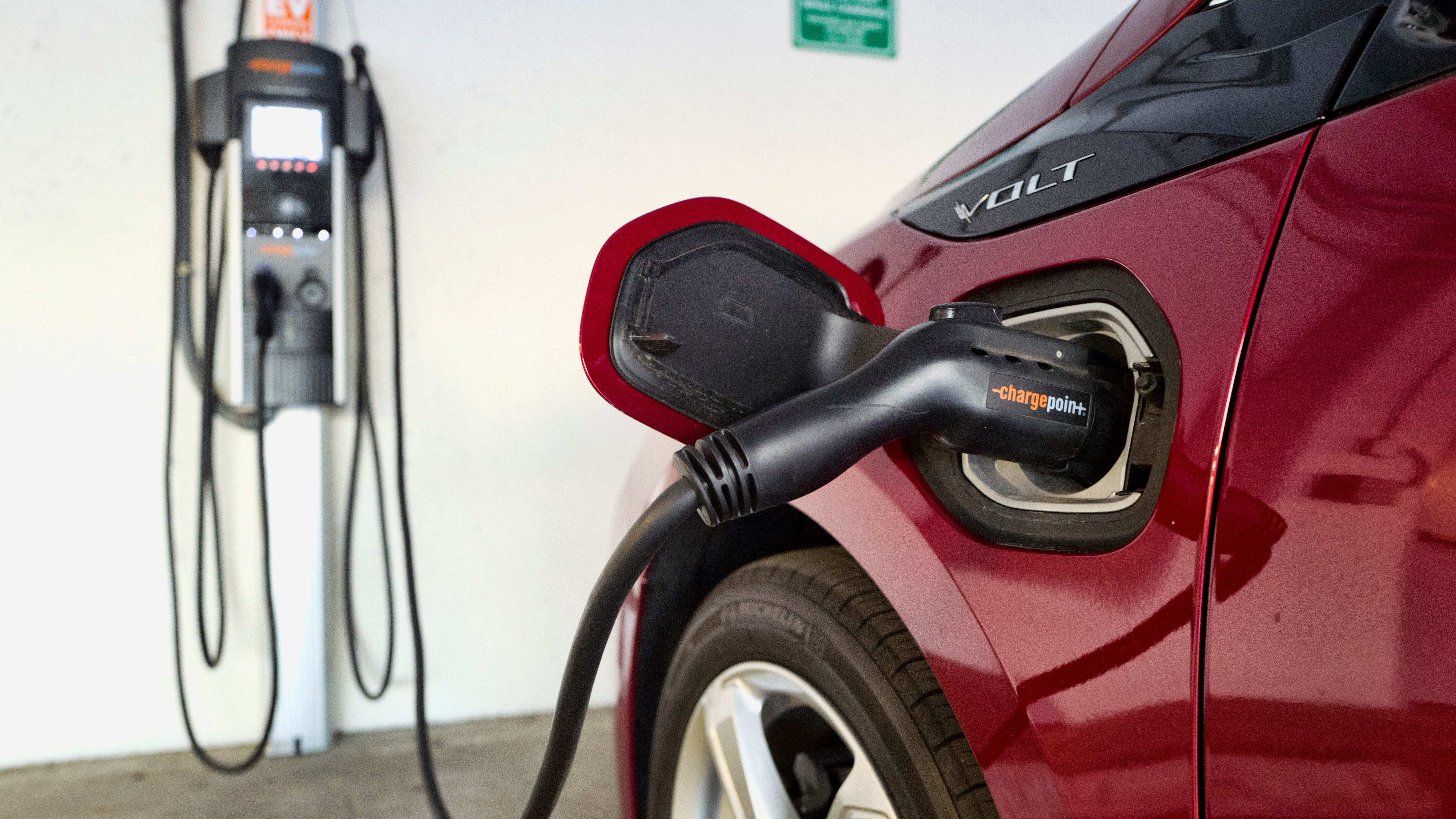 17 states weigh adopting California's electric car mandate
