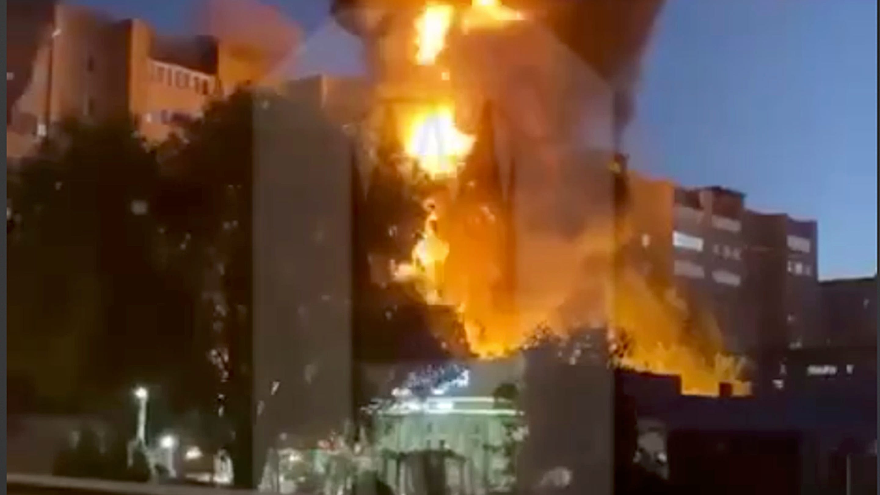 Russian warplane crashes near apartment building, killing 4