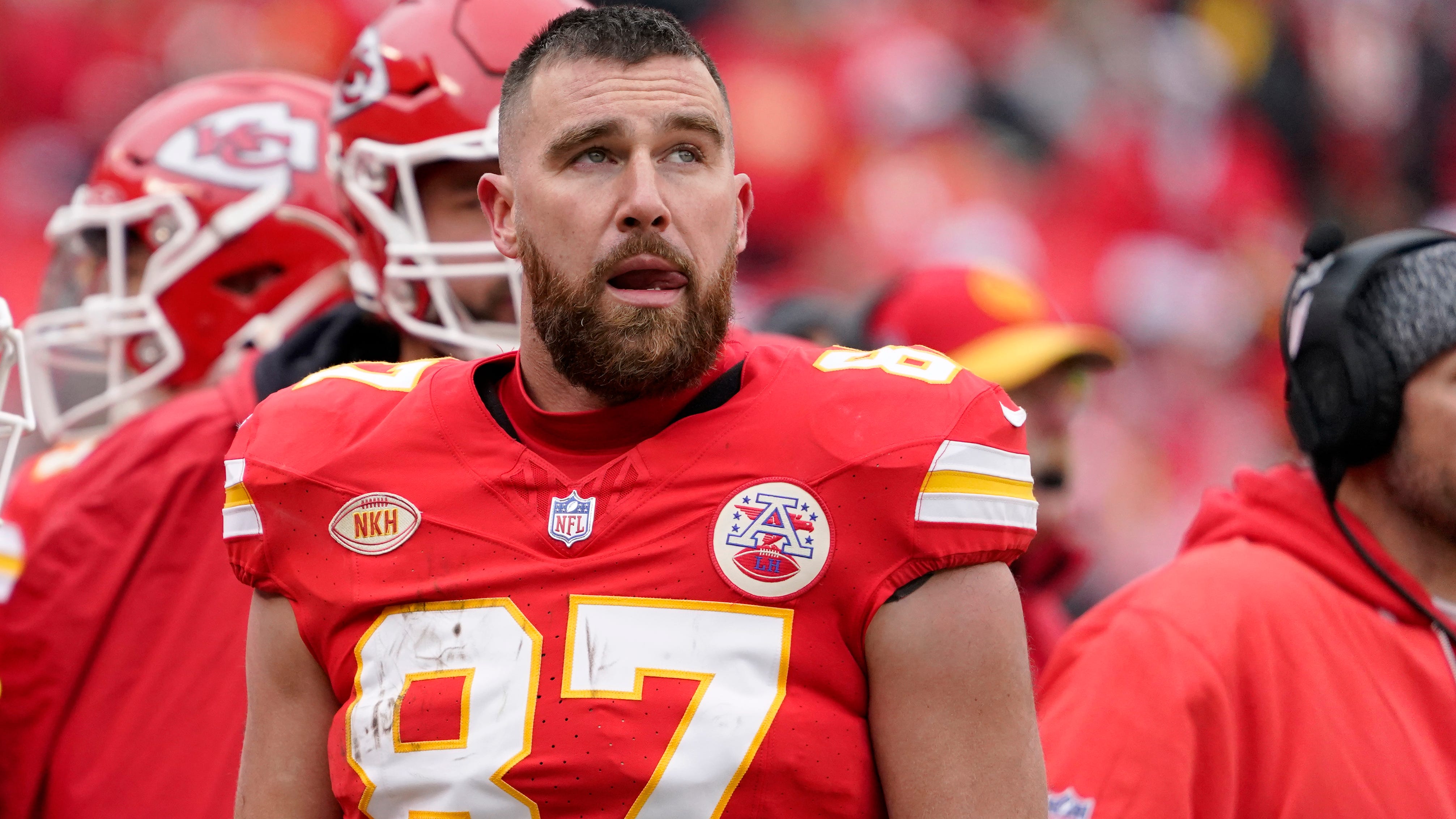Chiefs' Andy Reid and Travis Kelce hash things out after sideline outburst vs Raiders