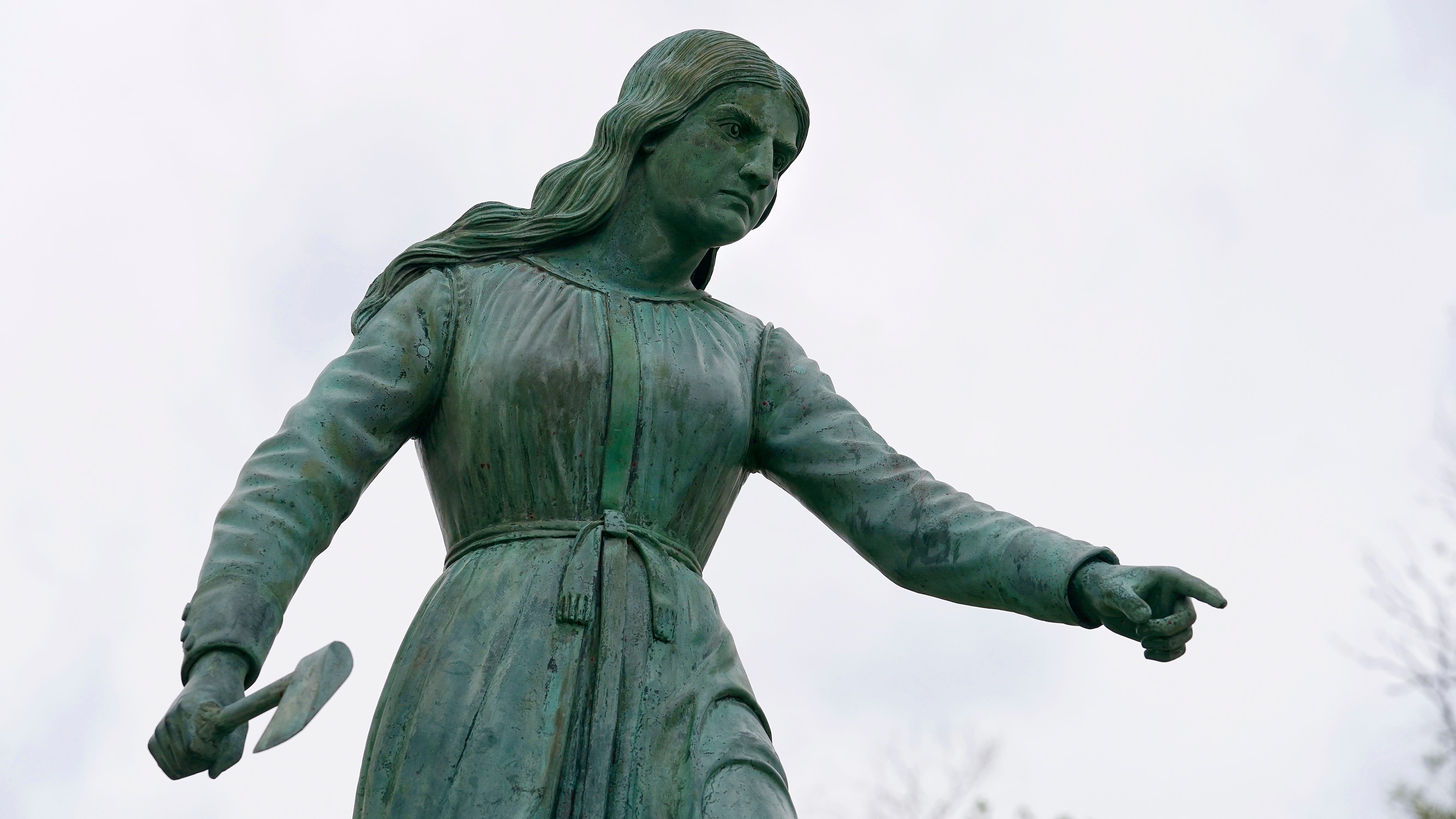 Statues to hatchet-wielding colonist reconsidered