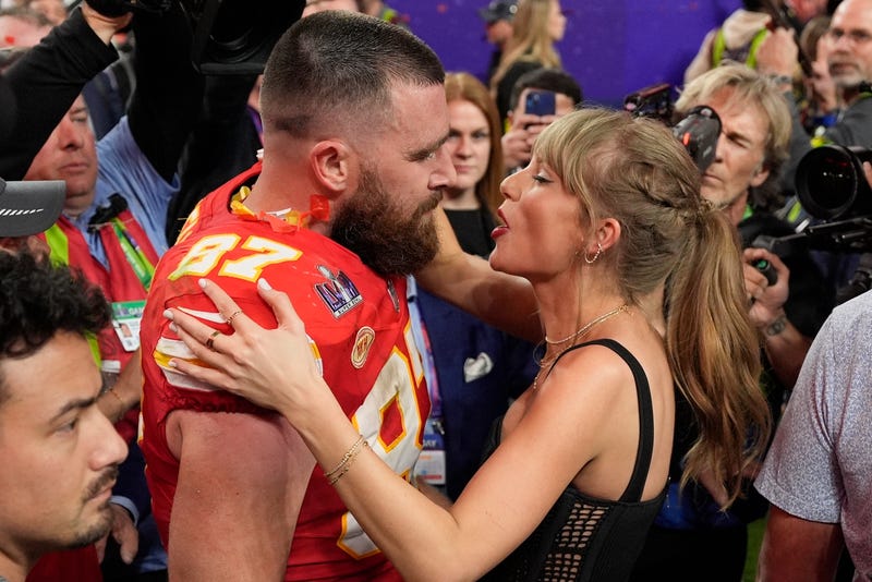 SUPER BOWL-SWIFT