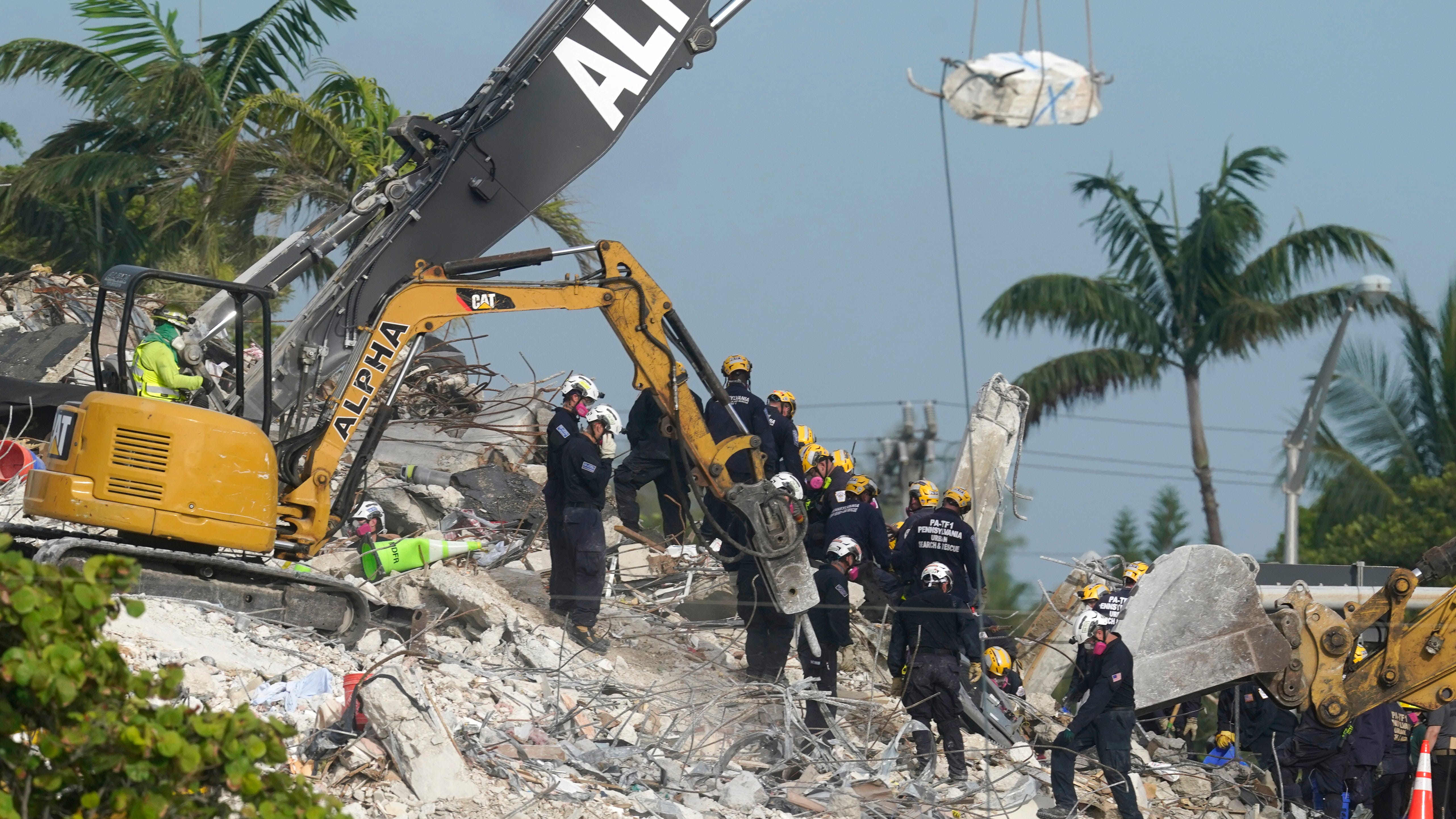 Judge gives initial OK to $1B deal in Florida condo collapse