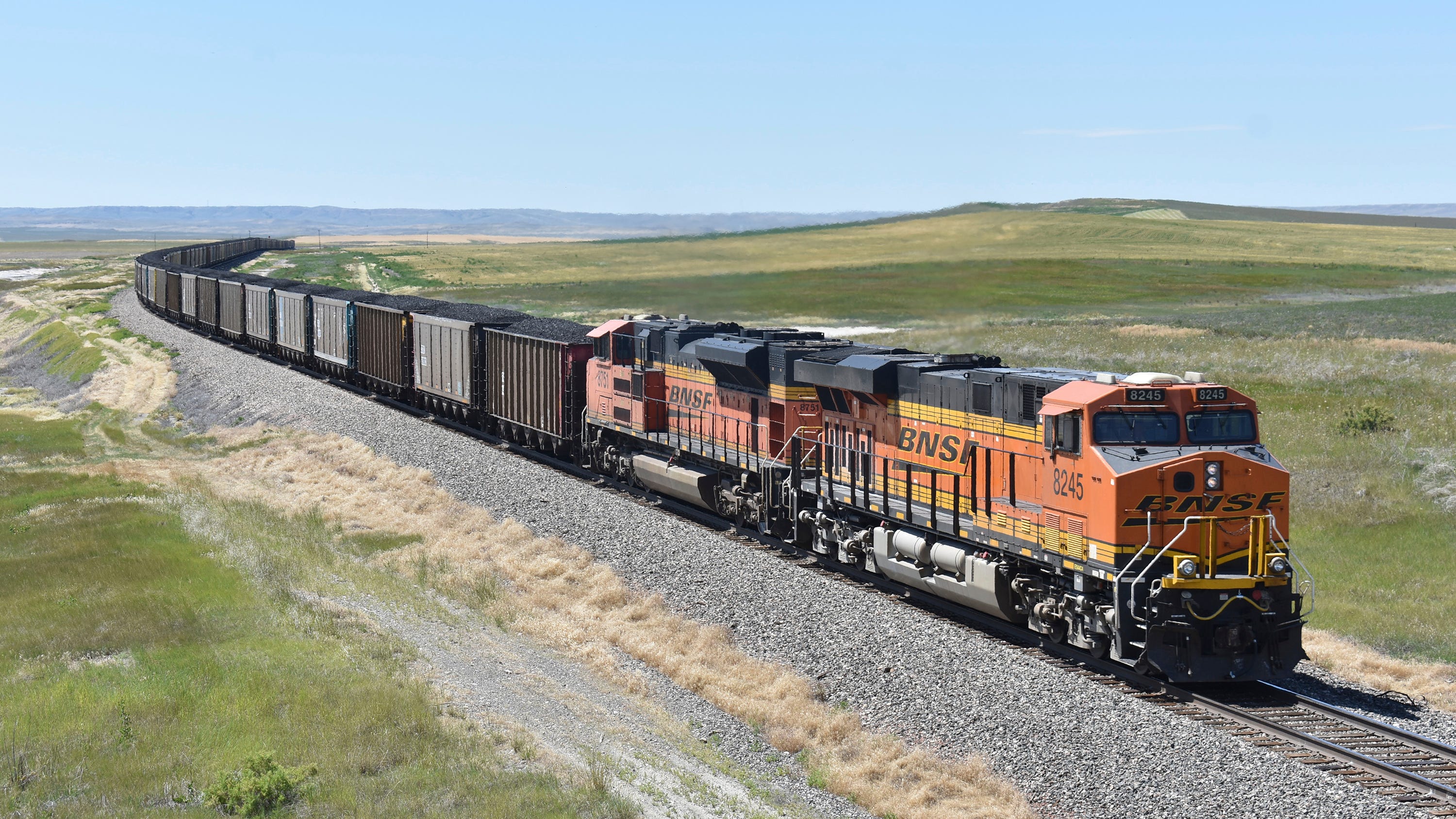 Judge blocks BNSF's 2 biggest unions from going on strike