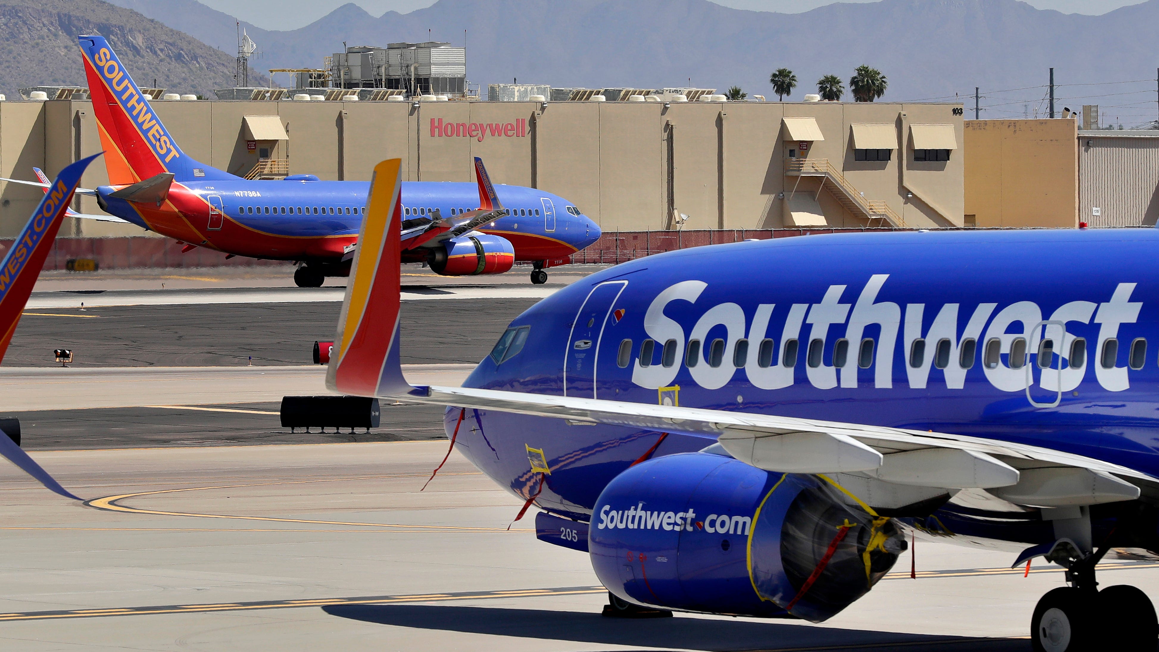 Longtime Southwest CEO will step down next year