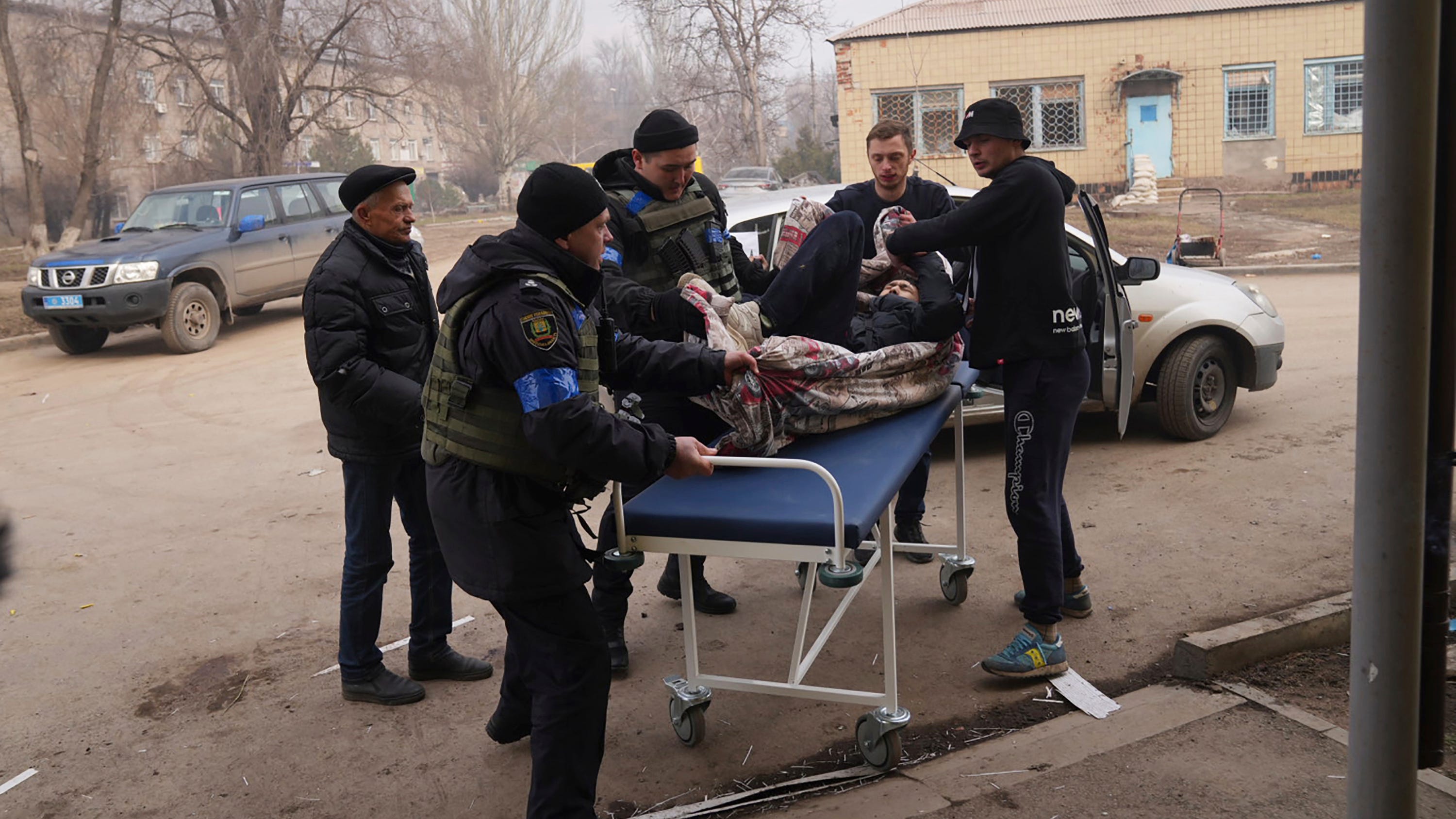 Russia steps up bombardment of Kyiv, civilians flee Mariupol