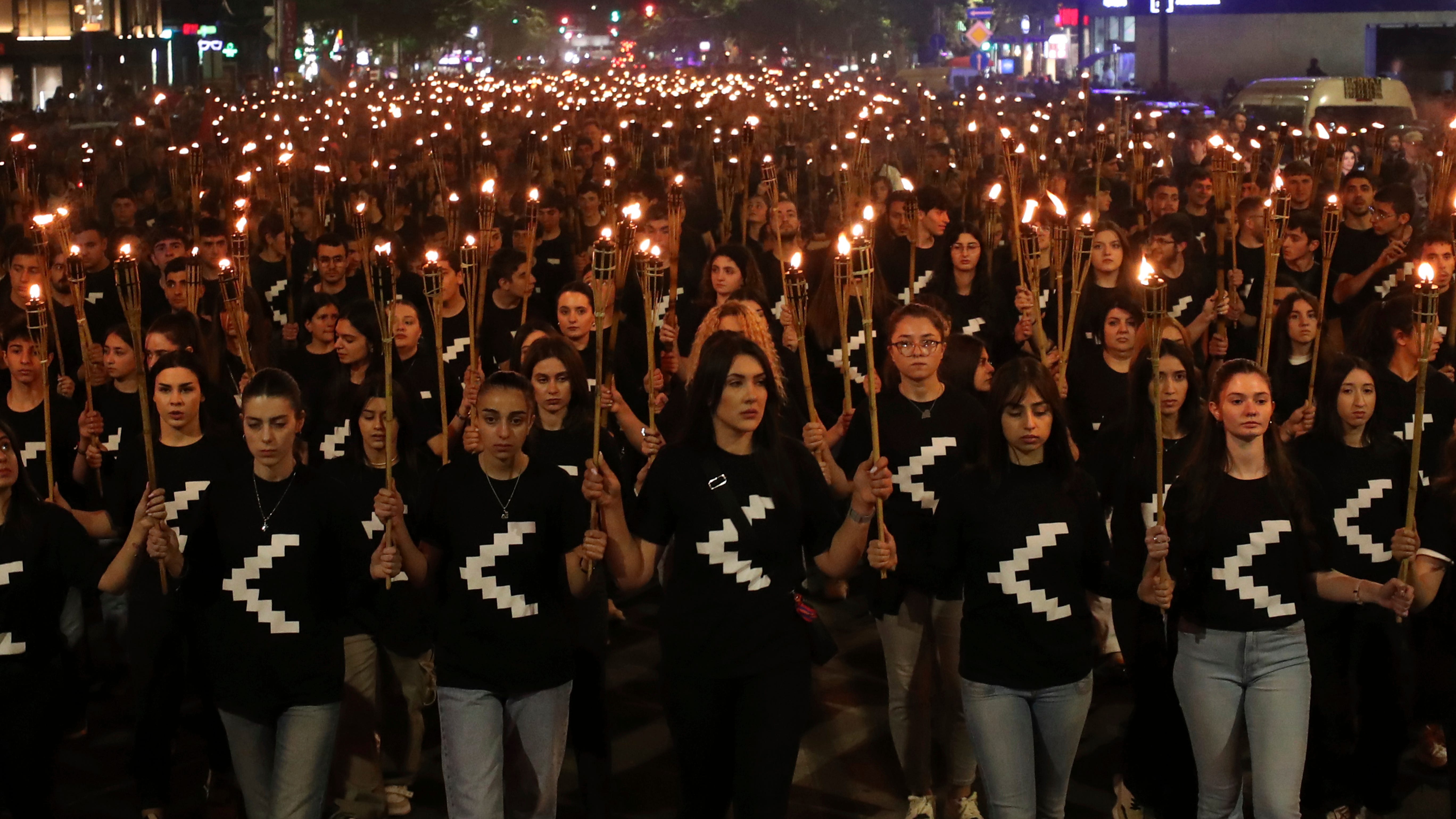 Torchlight march marks mass deaths of Armenians