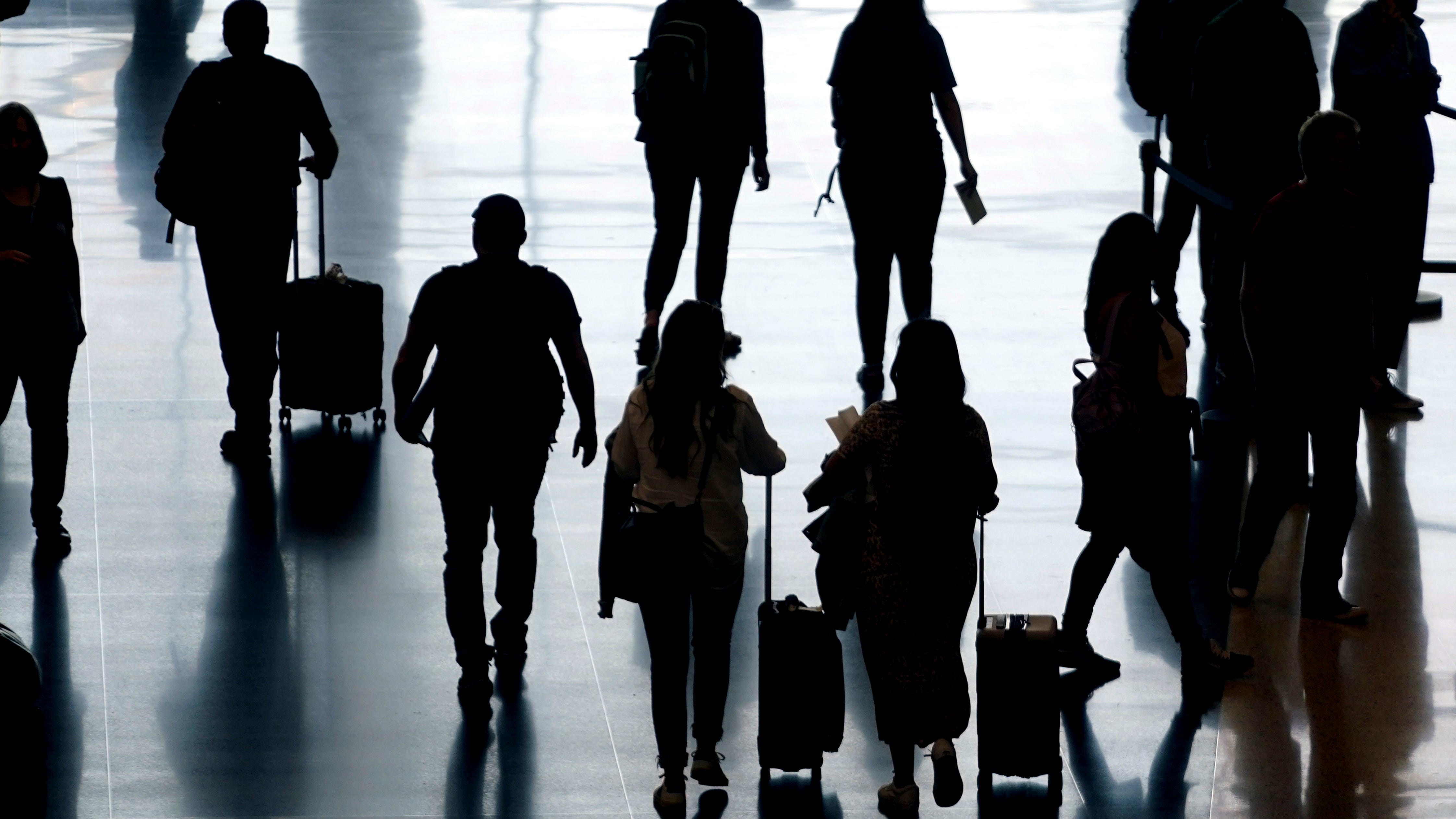 Frontier, 5 other airlines to refund more than $600 million