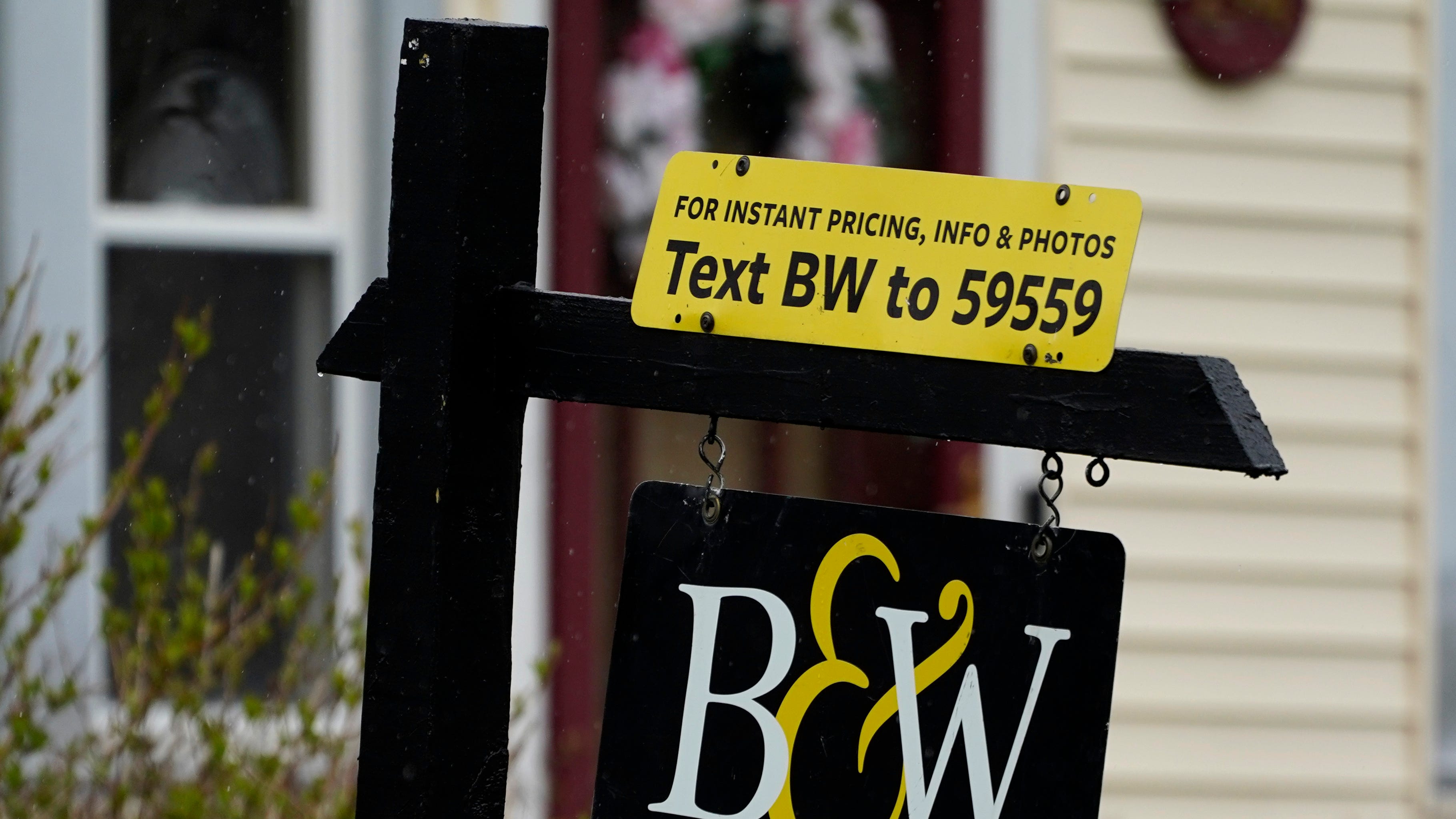 Mortgage rates hit 6%, first time since 2008 housing crash