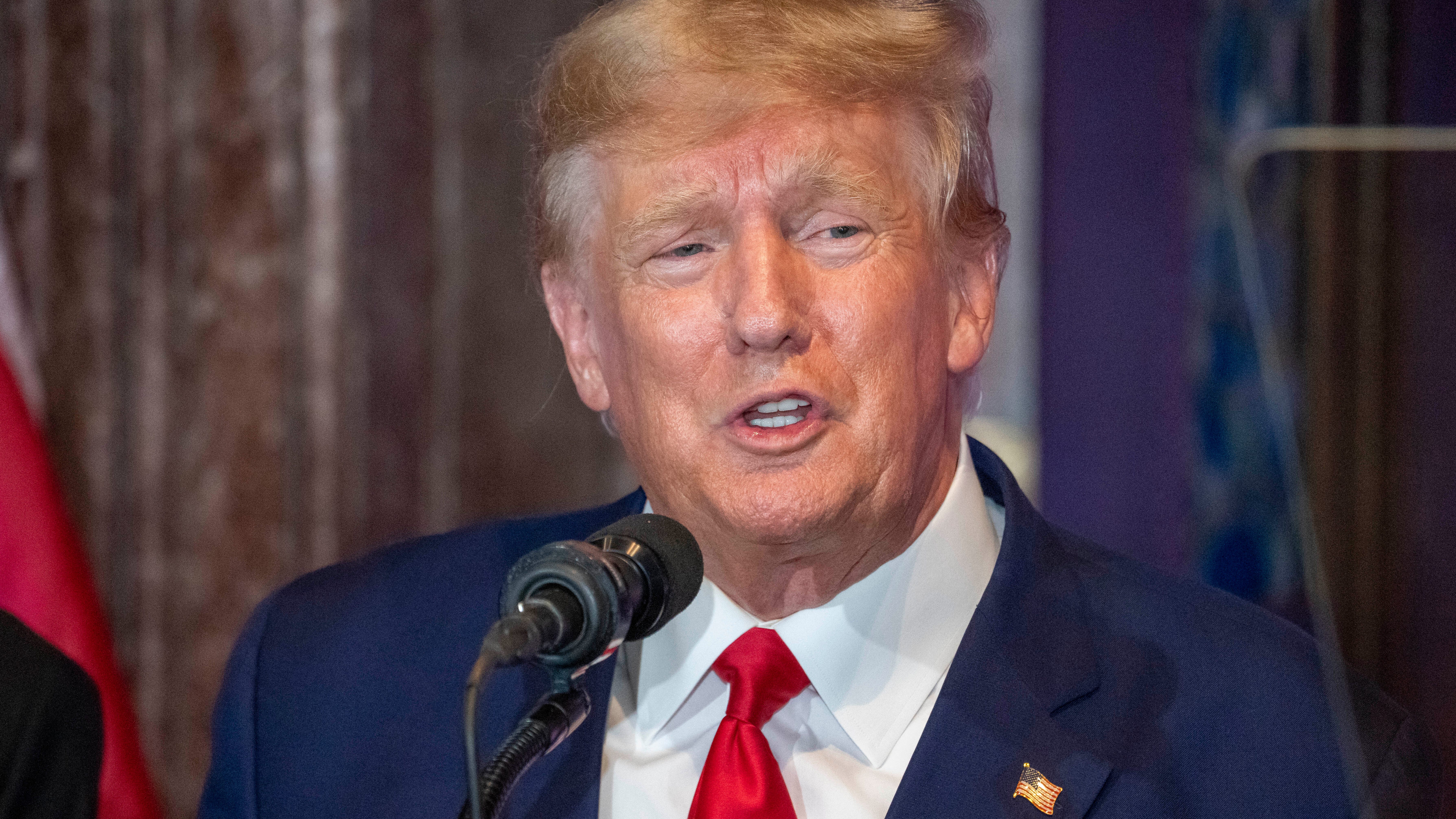 Trump starts 3rd White House bid lagging in campaign cash