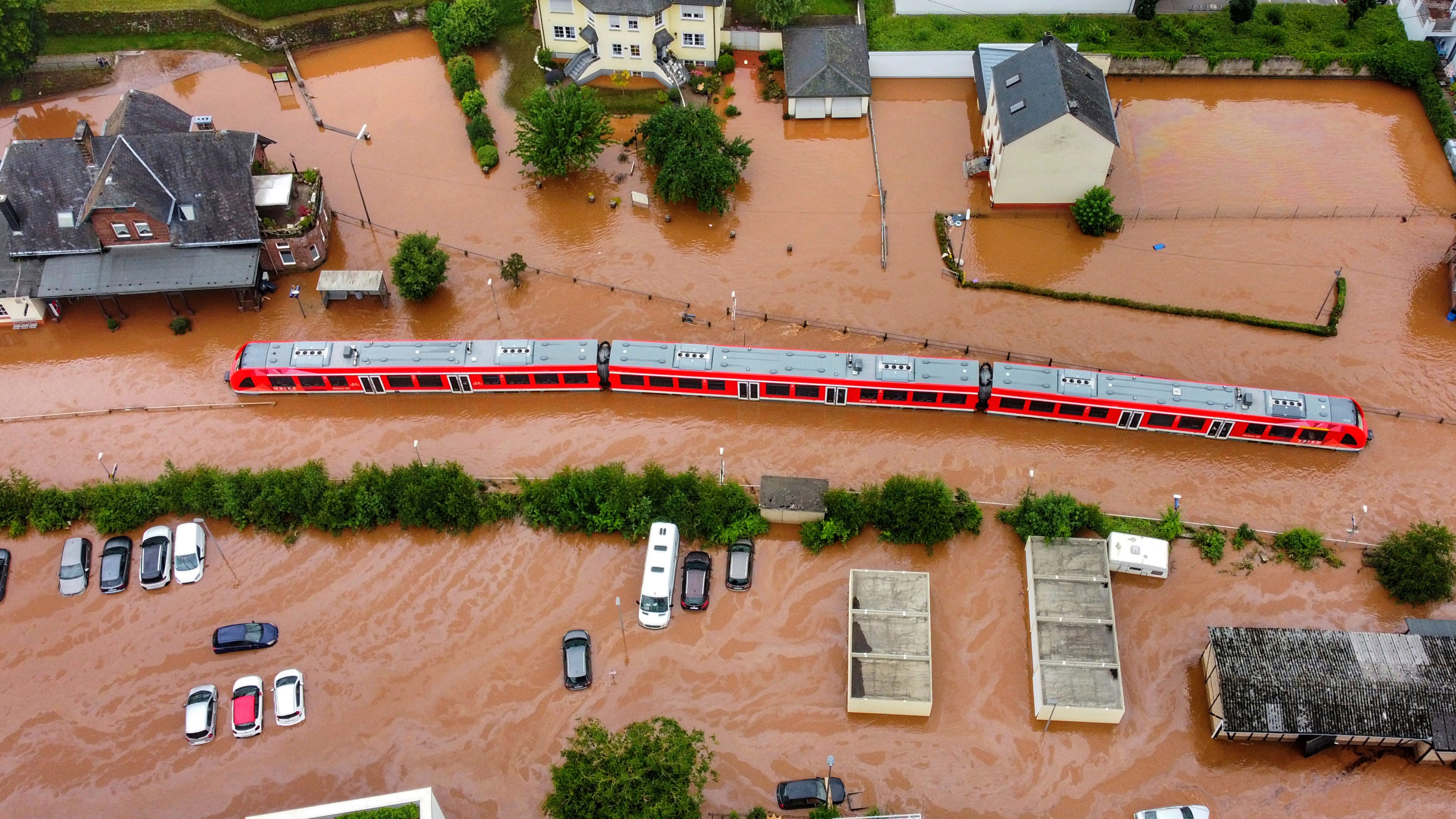 This year's summer of climate extremes hits wealthier places
