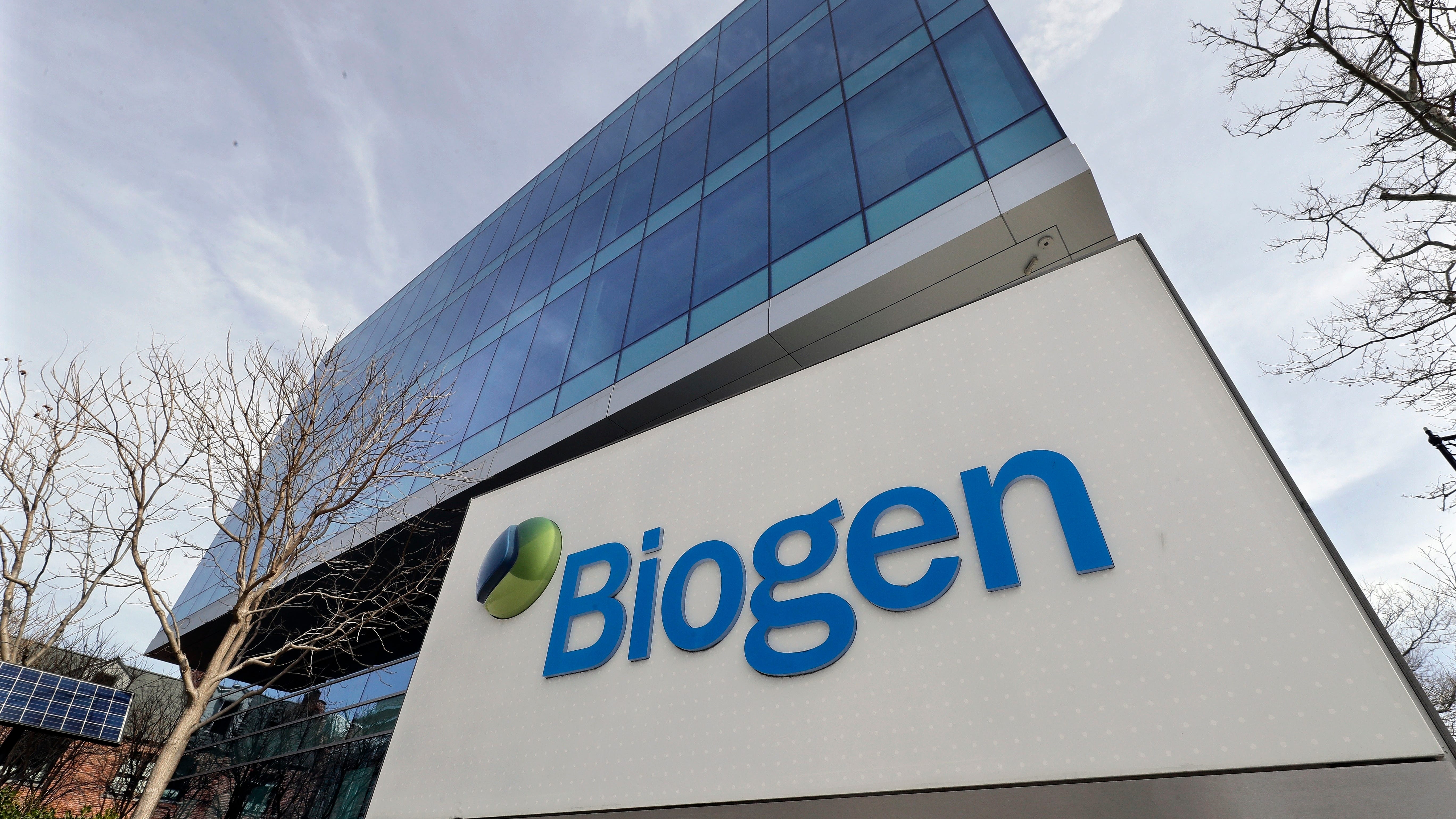 Medicare weighs premium cut after limiting Alzheimer's drug