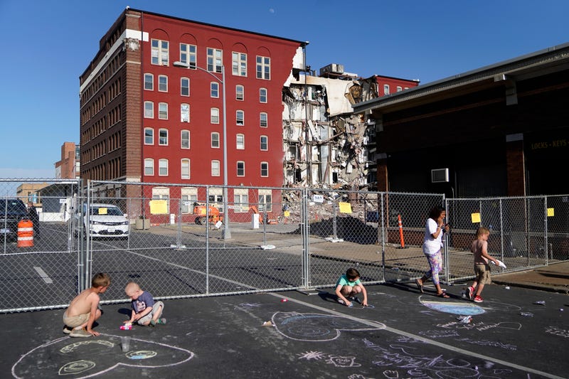 APTOPIX Building Collapse Iowa