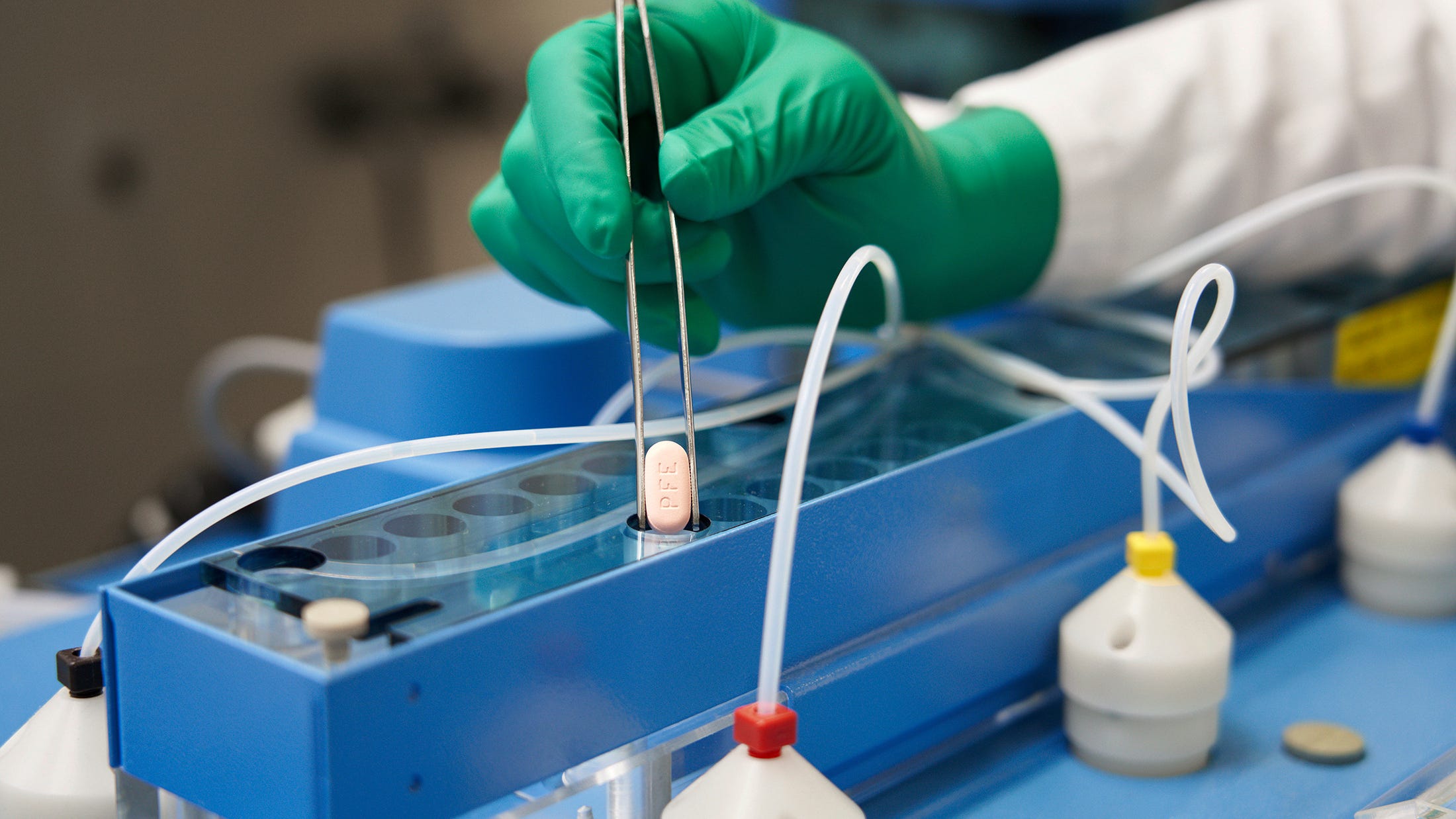 Pfizer asks US officials to OK promising COVID-19 pill