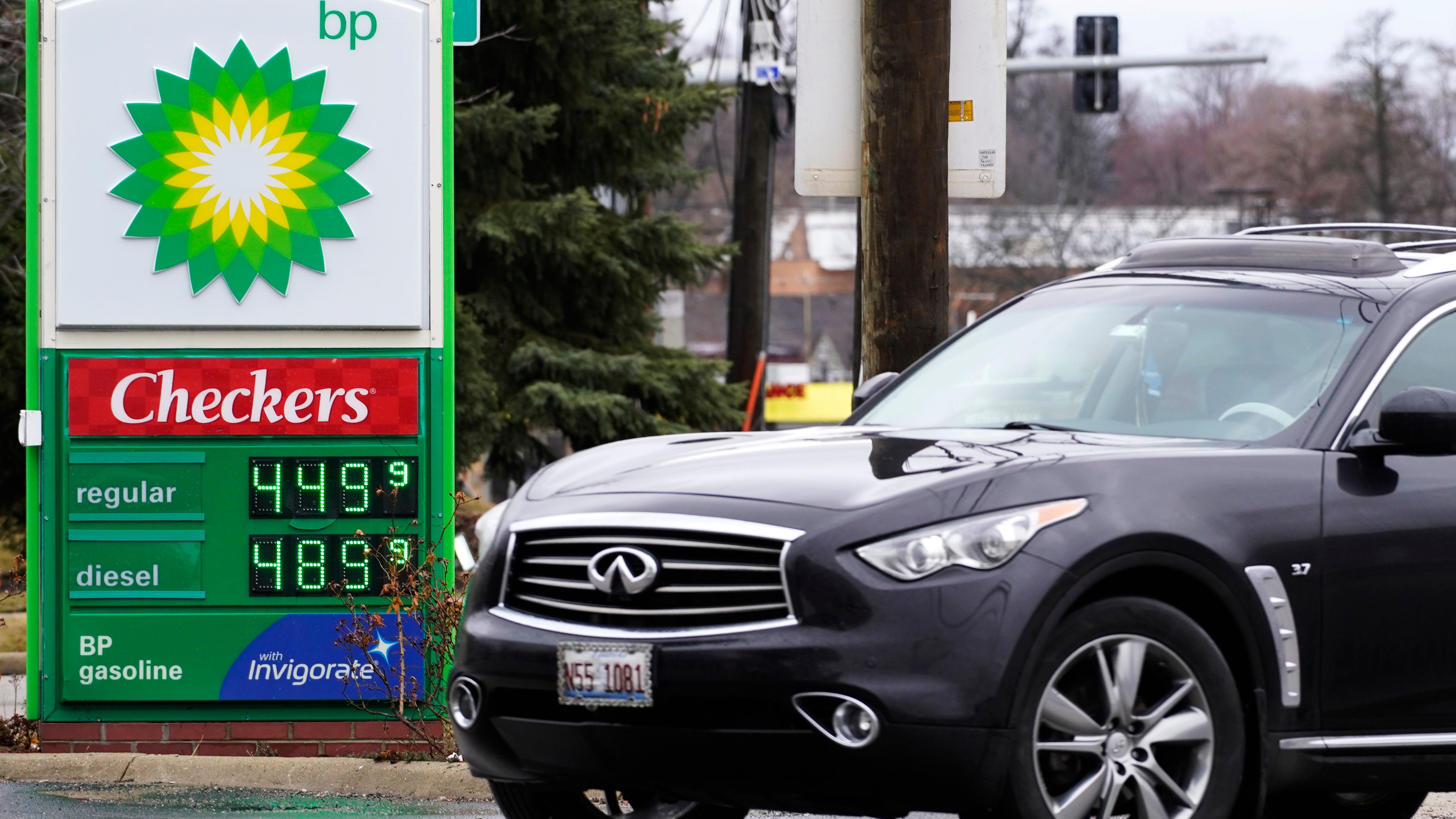 Drivers bemoan high gasoline prices with no relief in sight