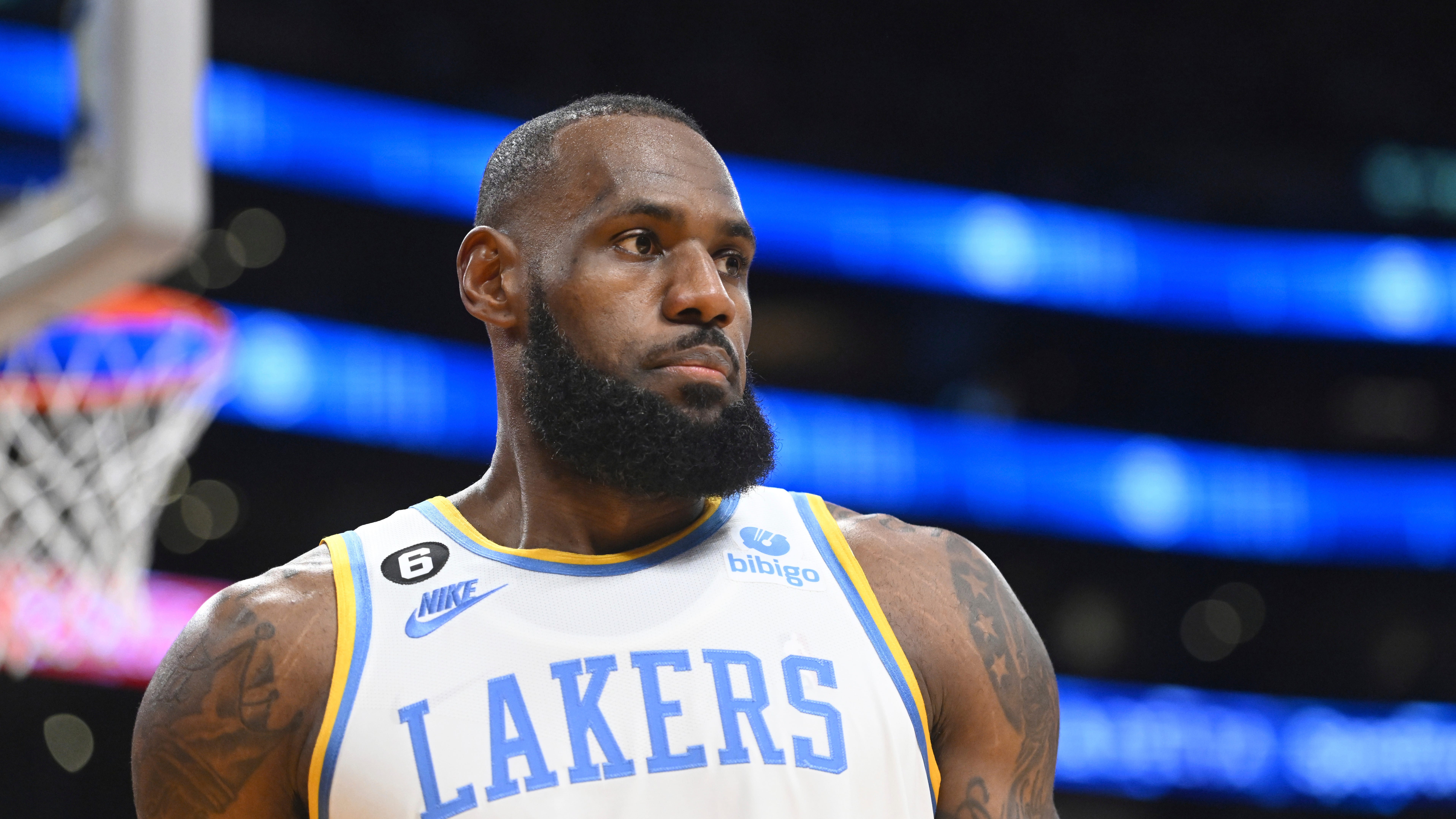 Amid Musk Twitter chaos, athletes & celebs cope just like us