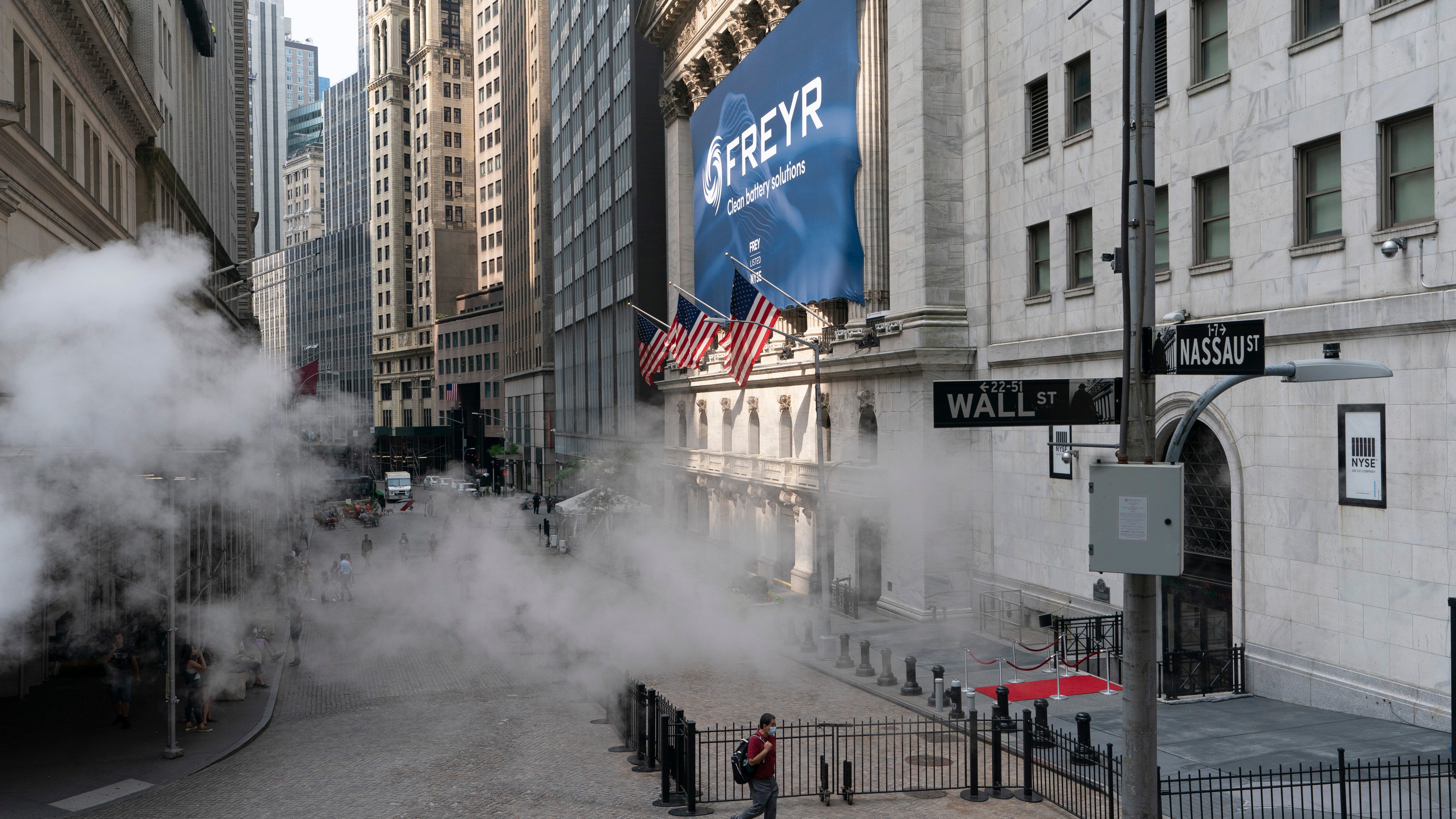 Stocks rise as Wall Street's wild omicron ride keeps jolting