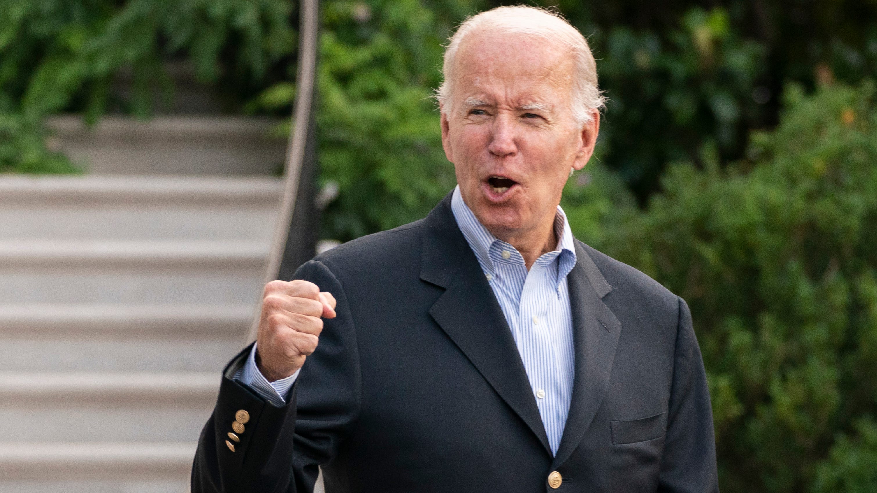 Biden leaves White House for 1st time since getting COVID-19