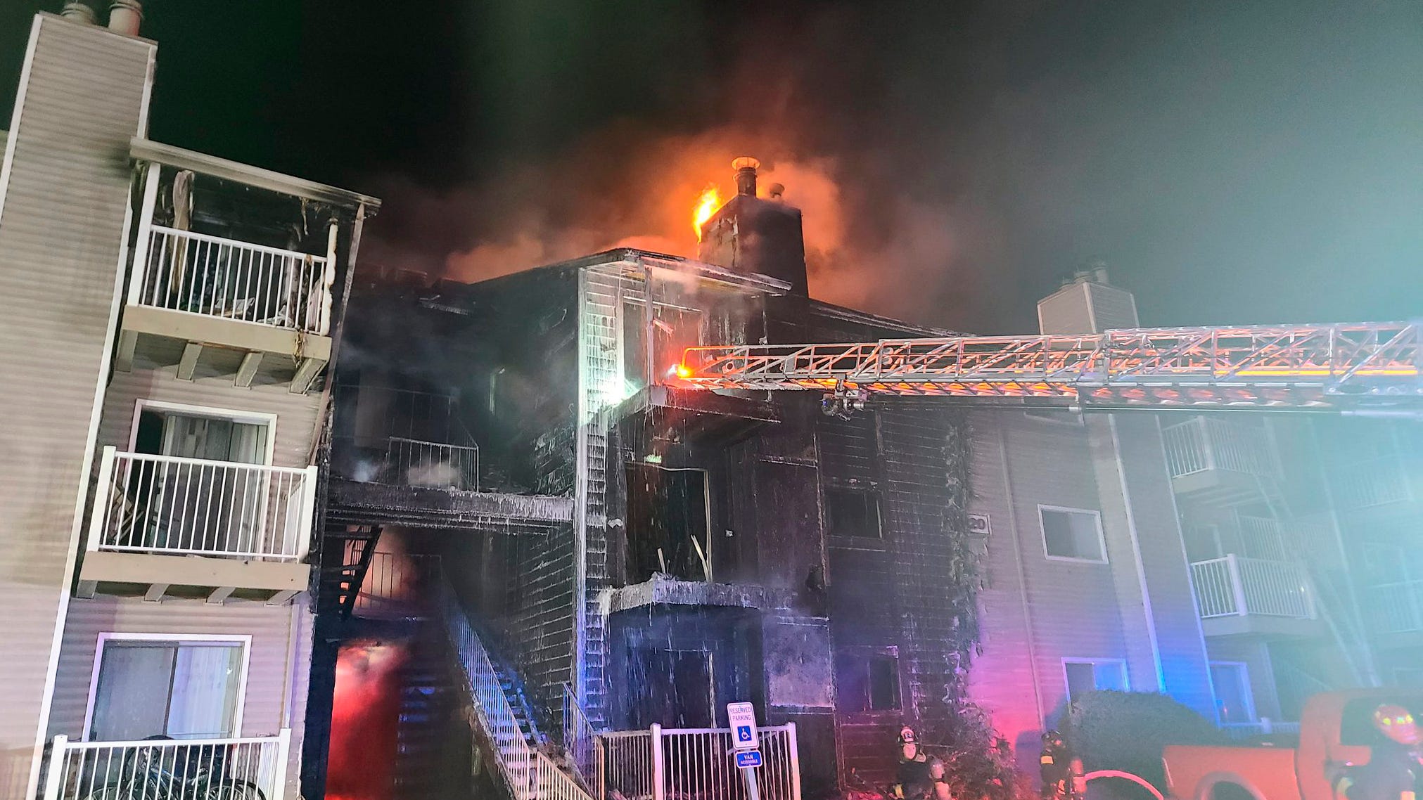 Child dies after apartment building fire in suburban Denver