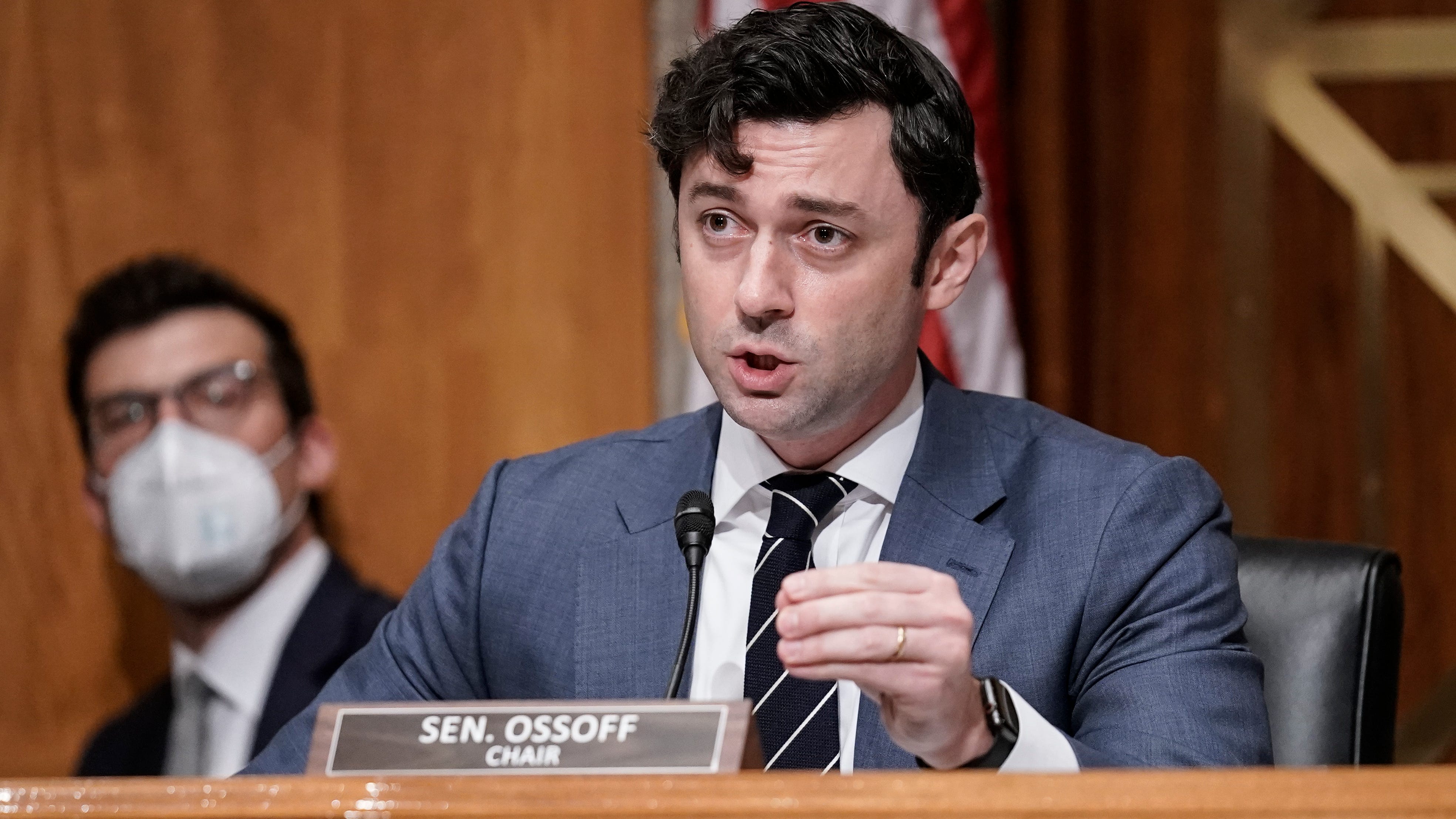 Senators push new oversight to combat federal prison crises