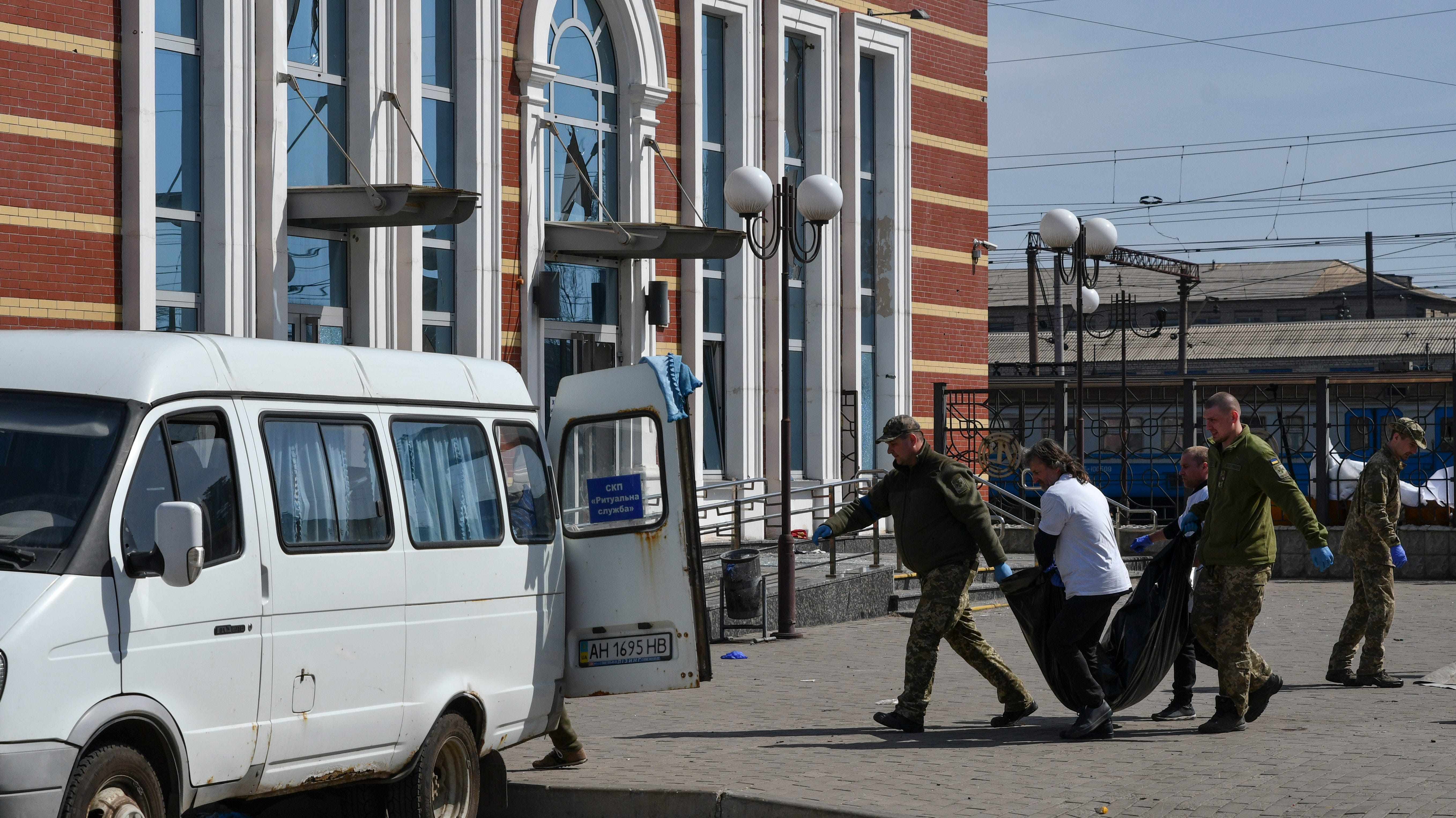 Missile kills dozens of evacuees at Ukrainian train station